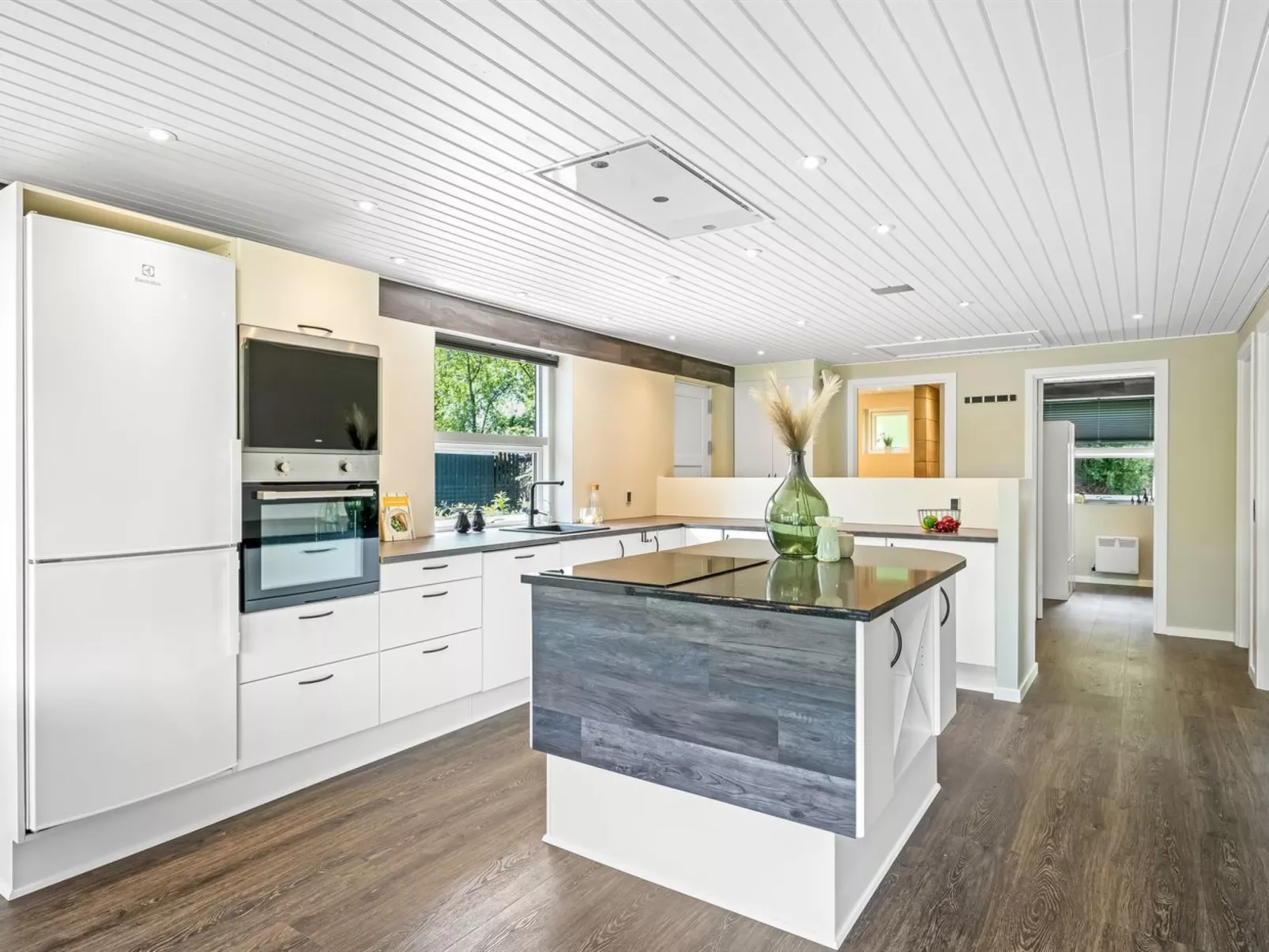 "Skip" - 300m to the fjord-Dedans