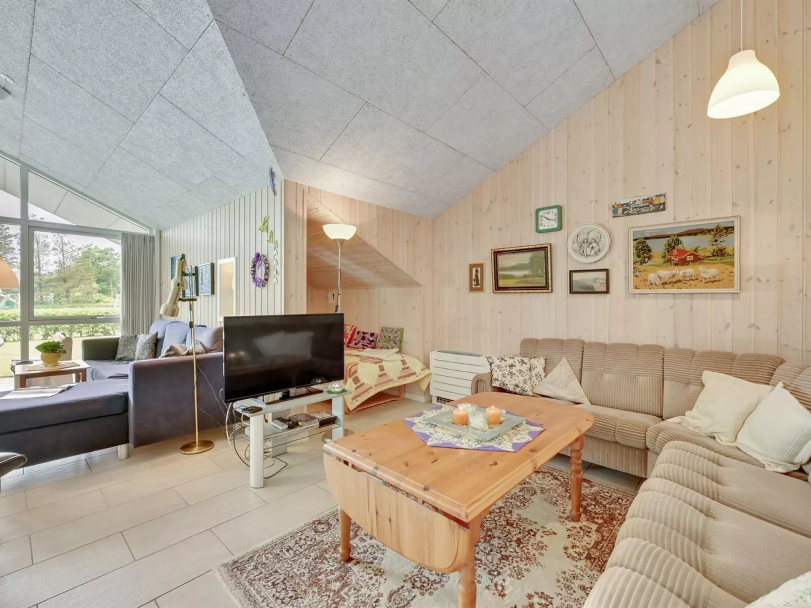 "Tjorven" - 250m to the fjord-Drinnen