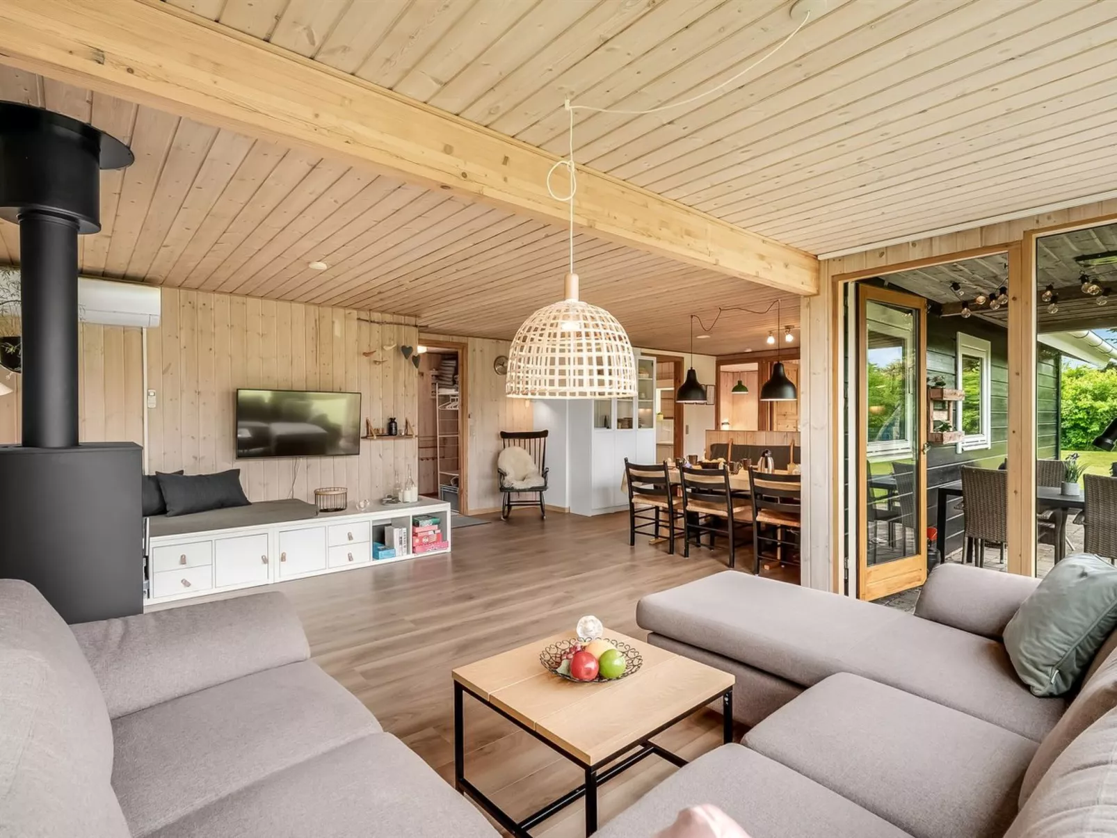 "Tian" - 400m to the fjord-Dedans