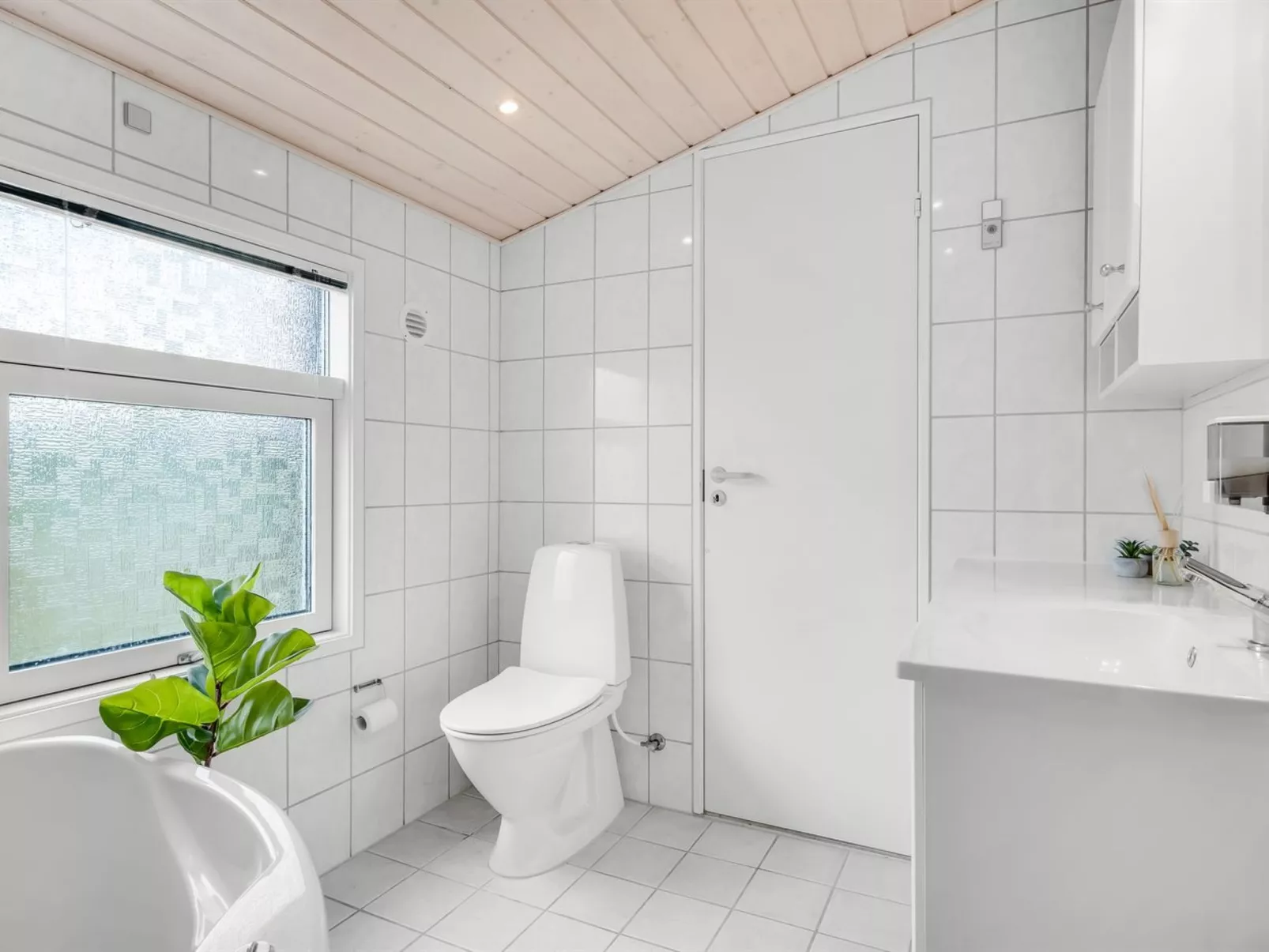 "Adrienne" - 240m from the sea-Dedans