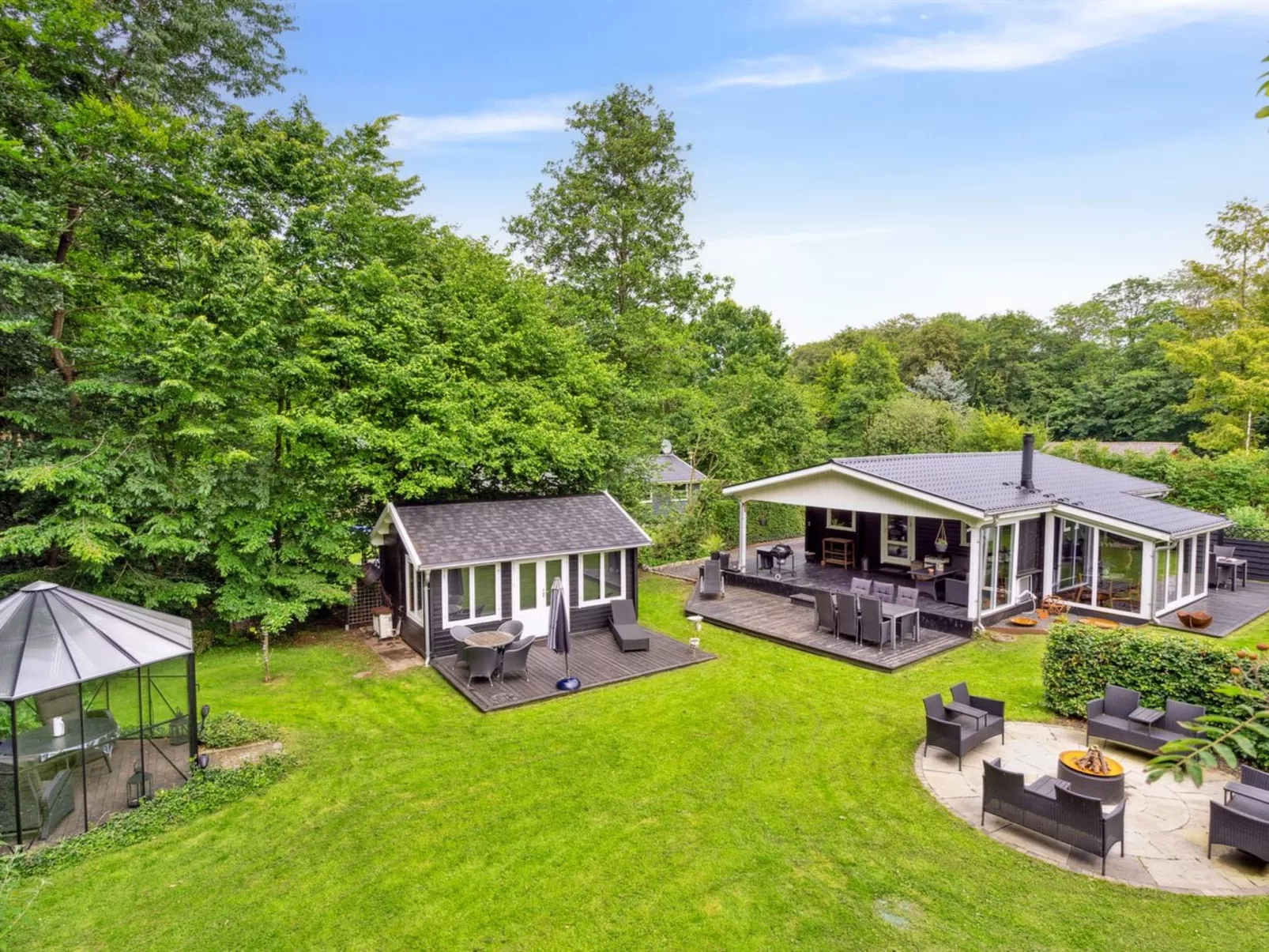 "Araminta" - 800m from the sea-Outside