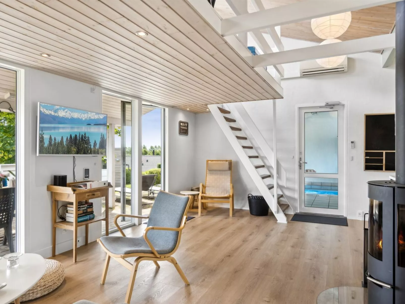 "Svenn" - 300m from the sea-Drinnen