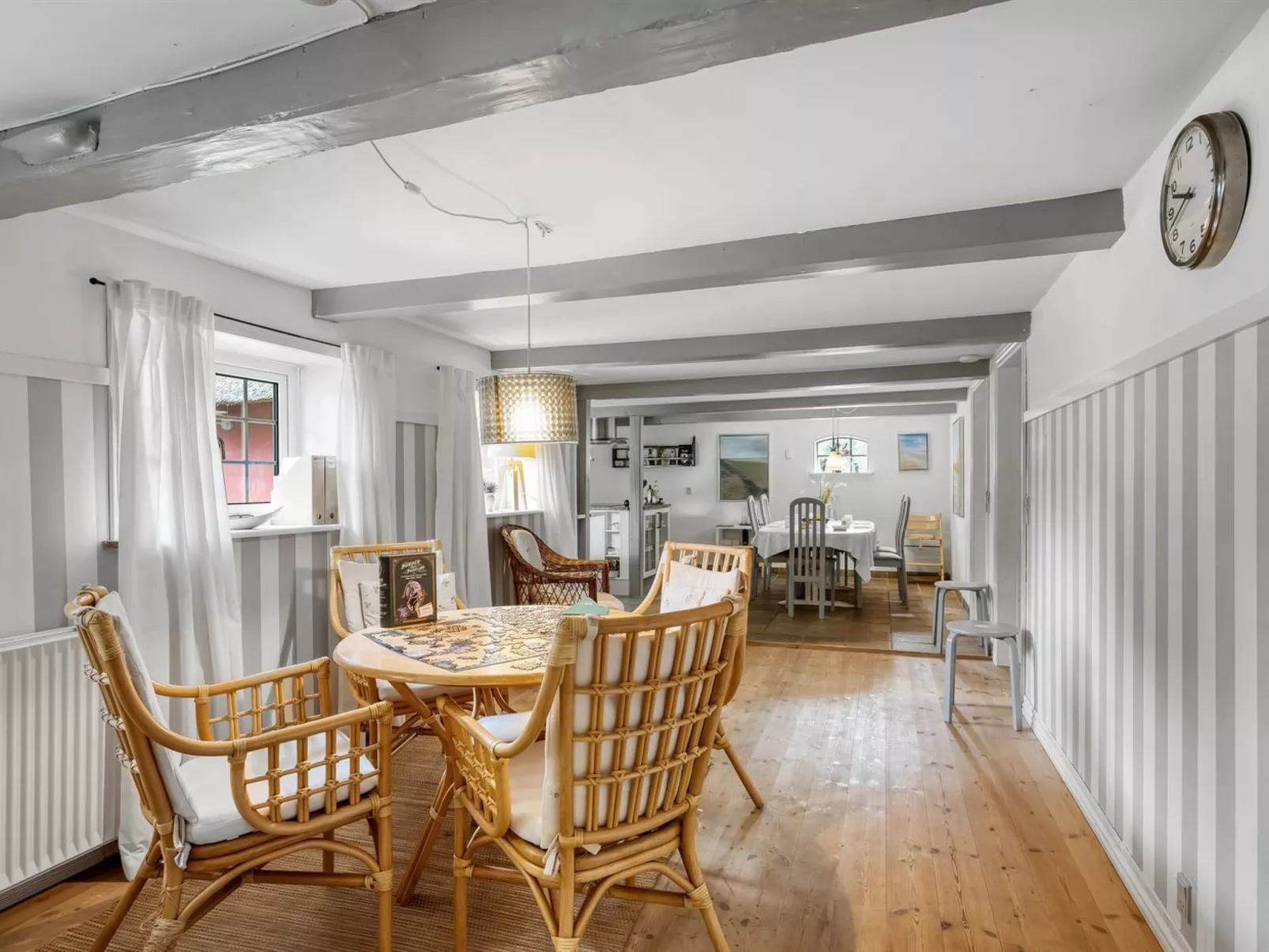 "Wiss" - 4.1km from the sea-Inside