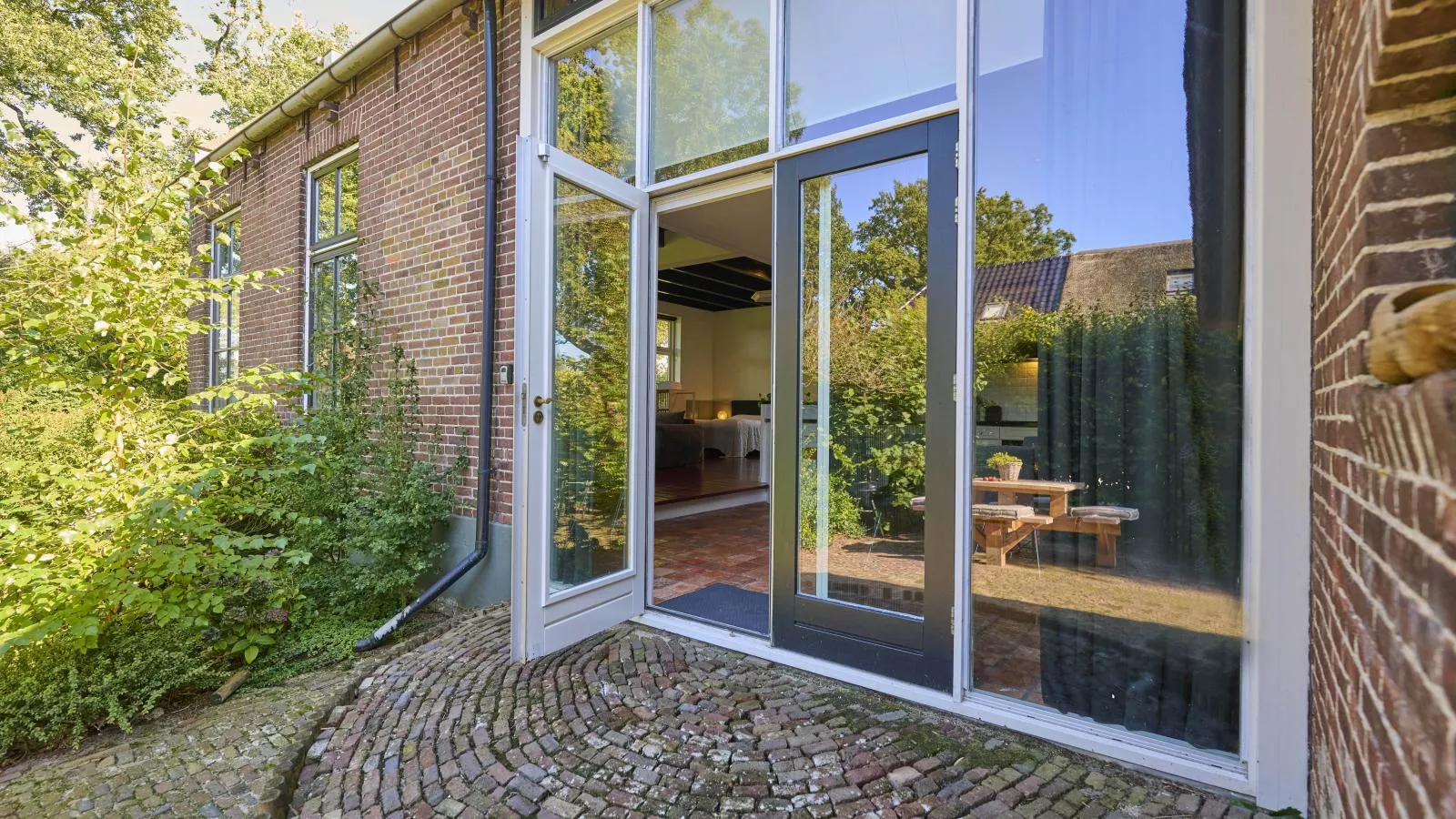 T Voorhuis Kolderveen-Exterior in summer