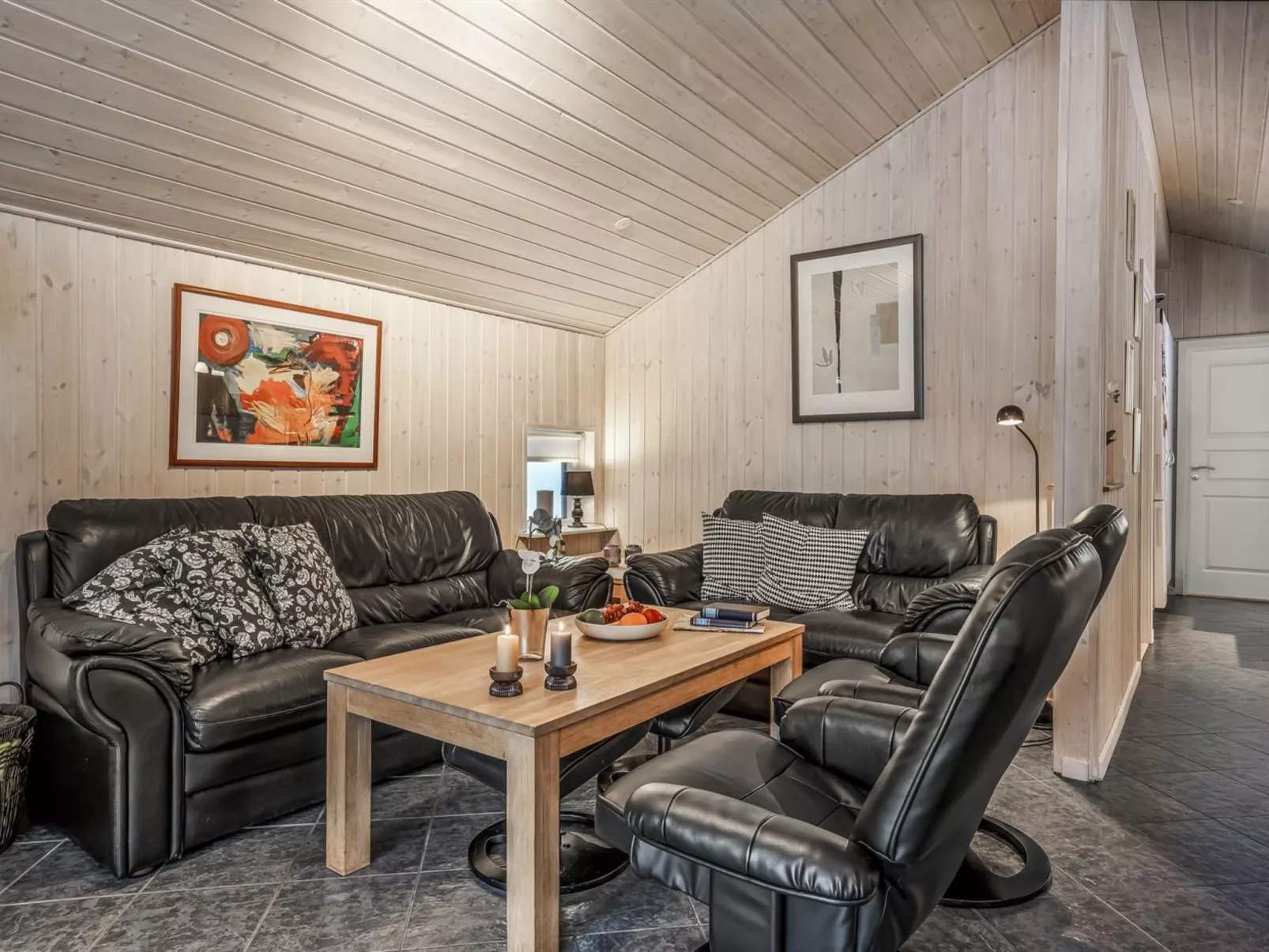 "Elvin" - 2km from the sea-Inside