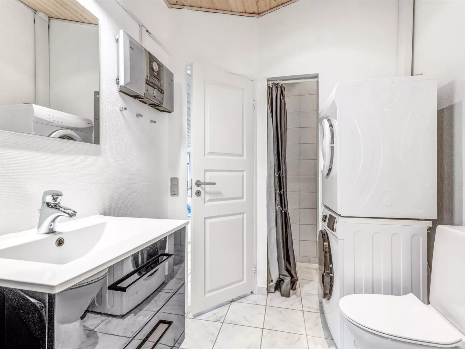 "Estella" - 900m from the sea-Drinnen