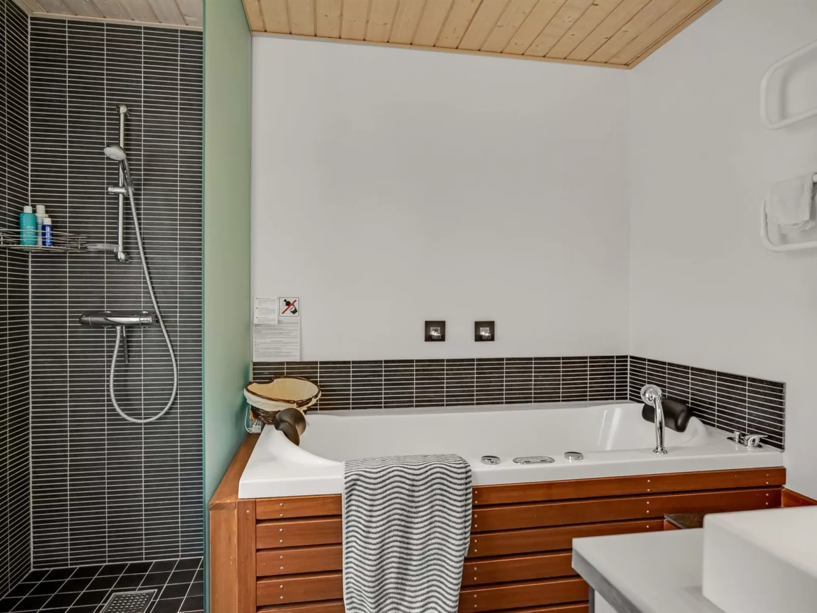 "Algeth" - 758m from the sea-Drinnen