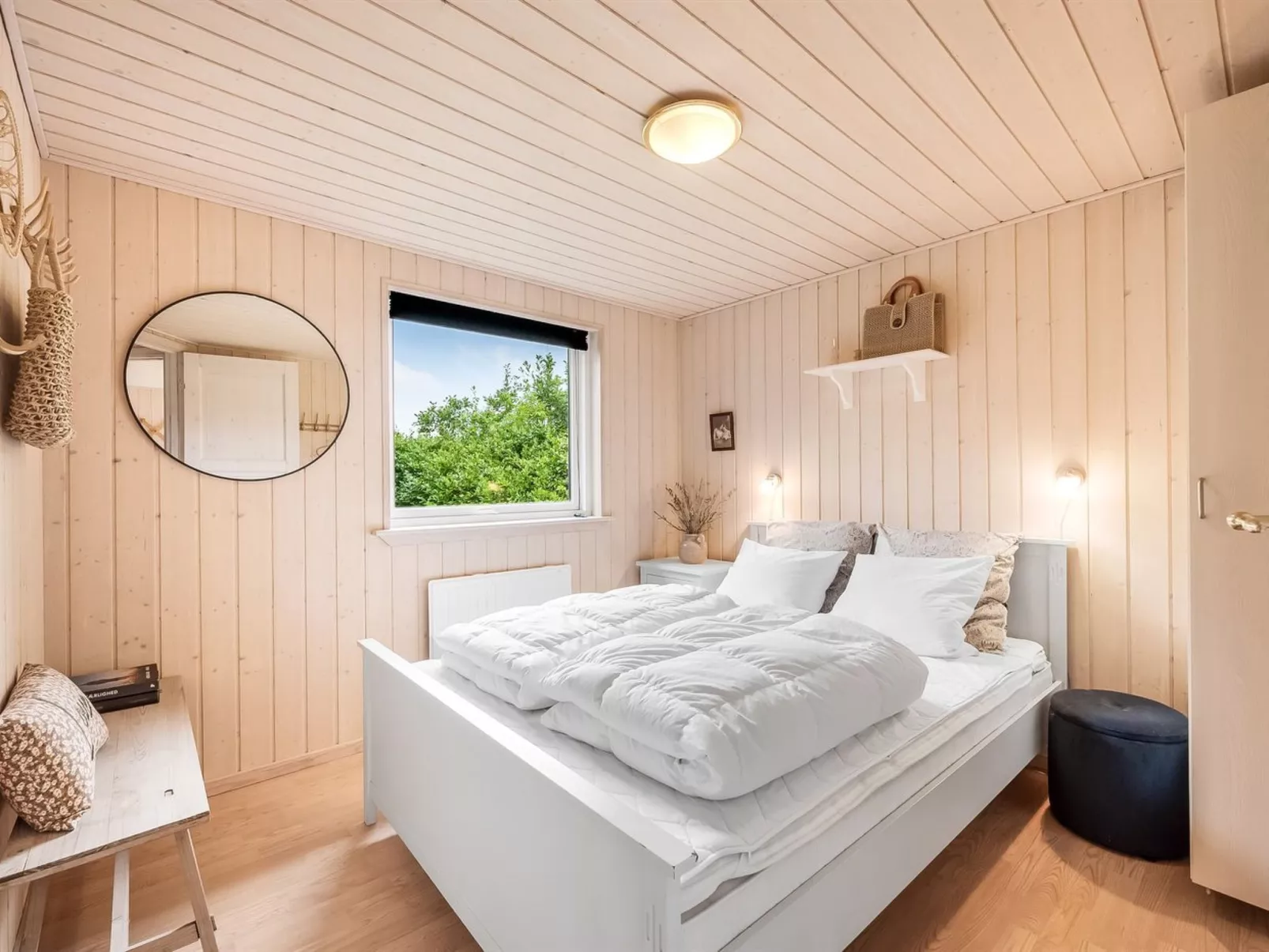 "Jarmunrek" - 400m to the fjord-Inside