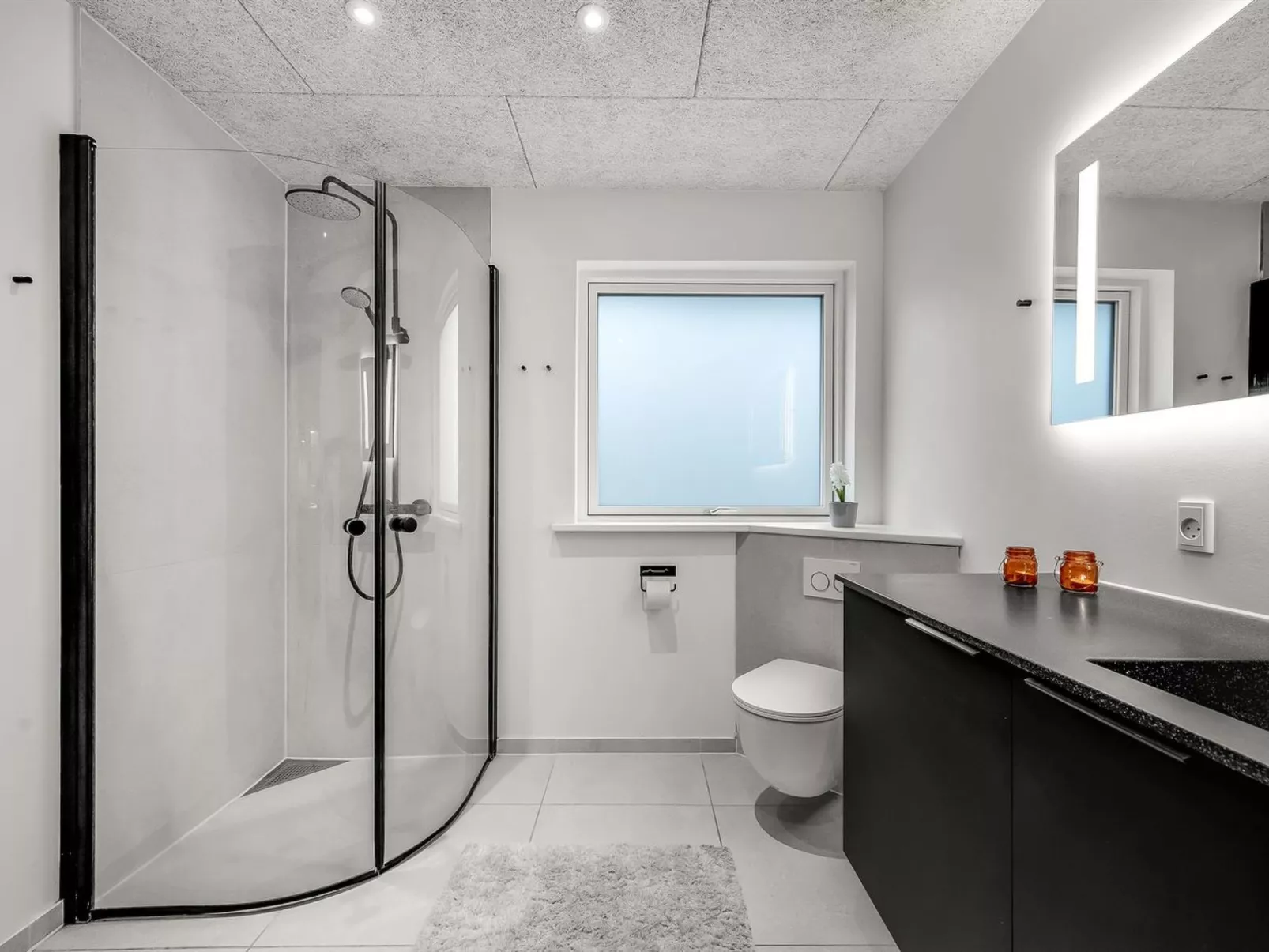 "Elisaveta" - 400m to the fjord-Drinnen