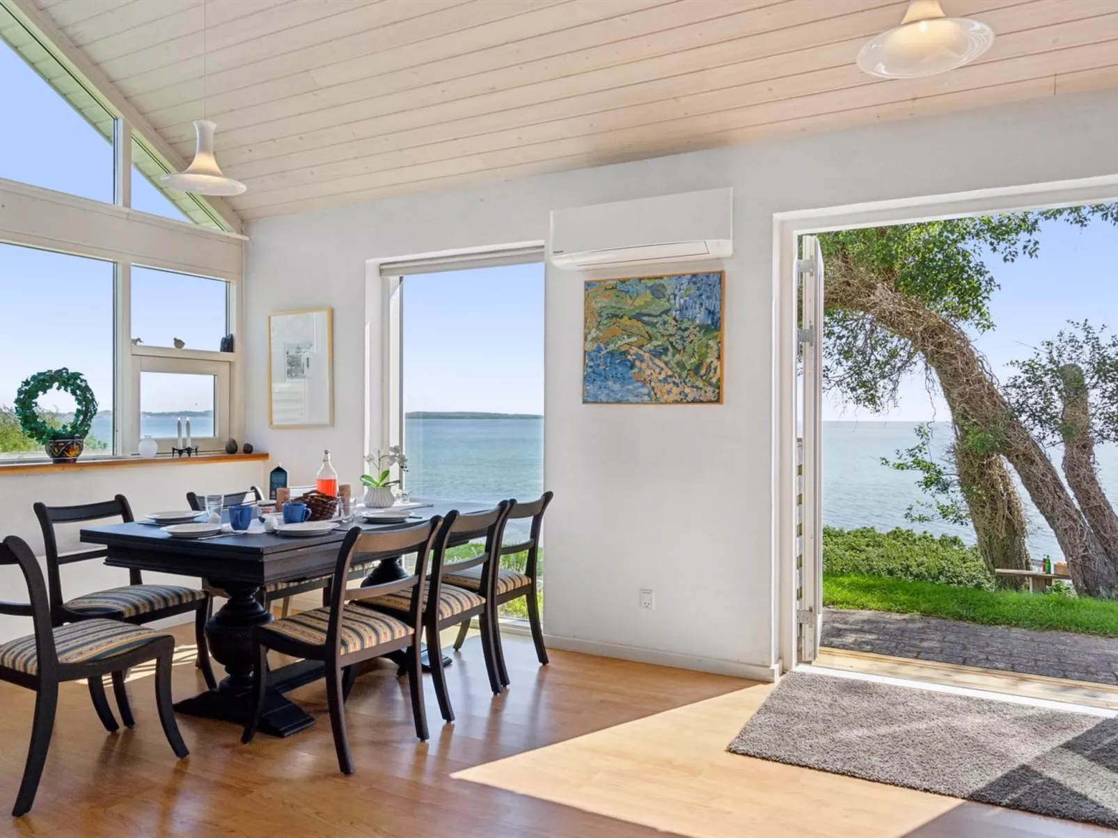 "Bryngeir" - 25m from the sea-Inside