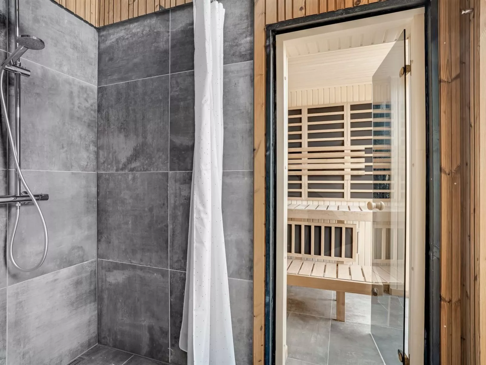 "Elevus" -  from the sea-Inside