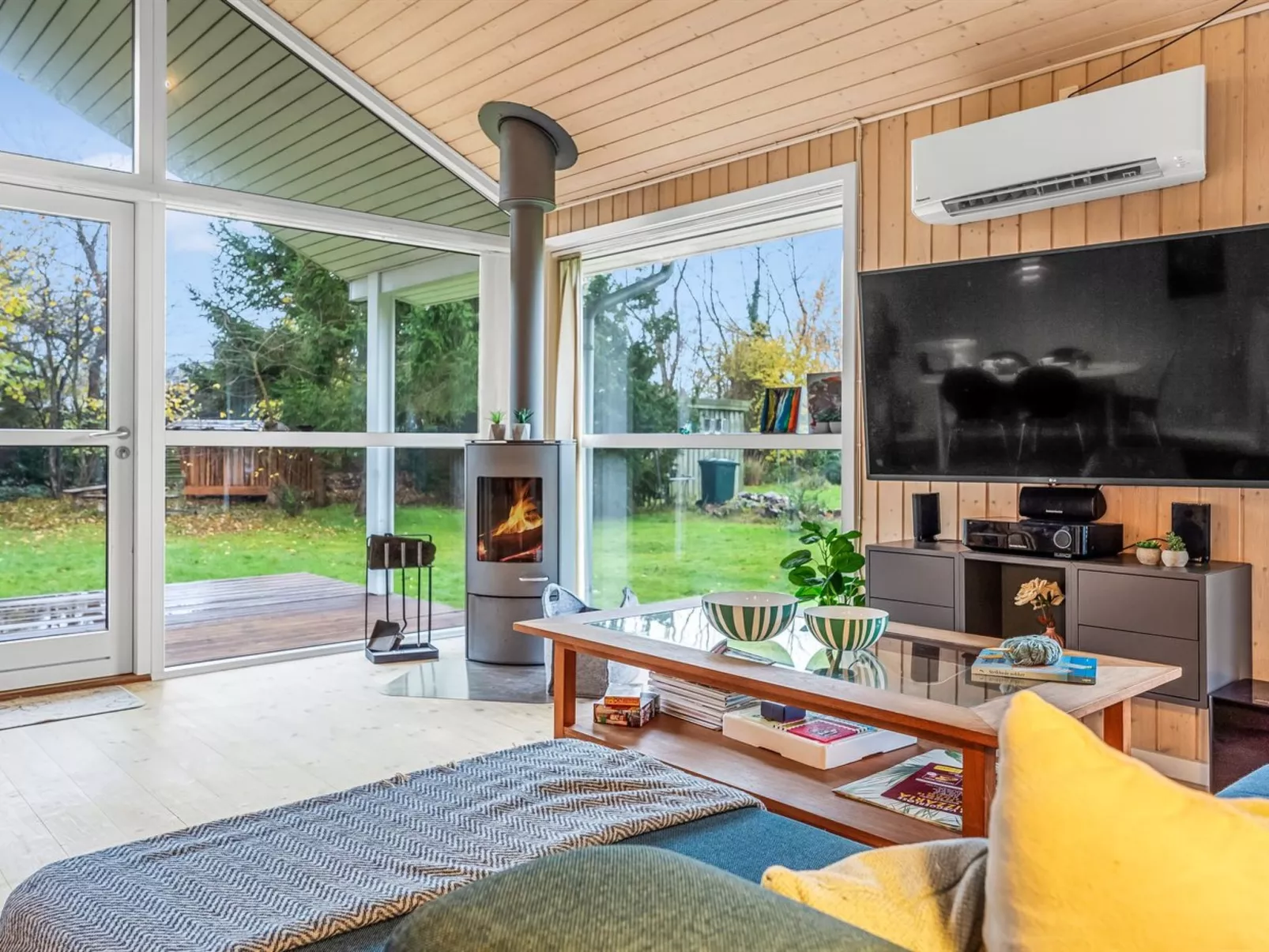 "Ensio" - 8.0km from the sea-Drinnen