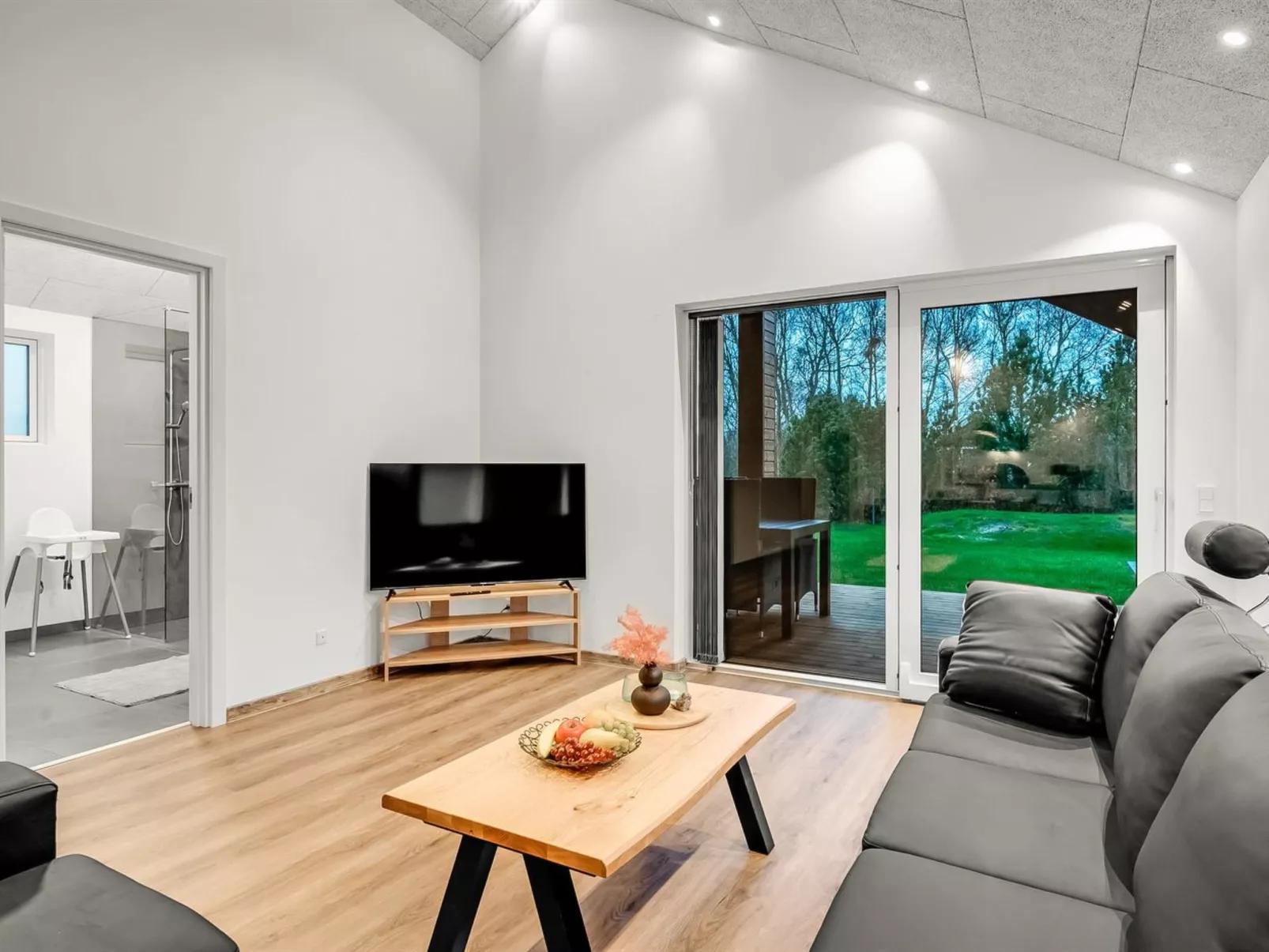 "Grimar" - 400m to the fjord-Drinnen