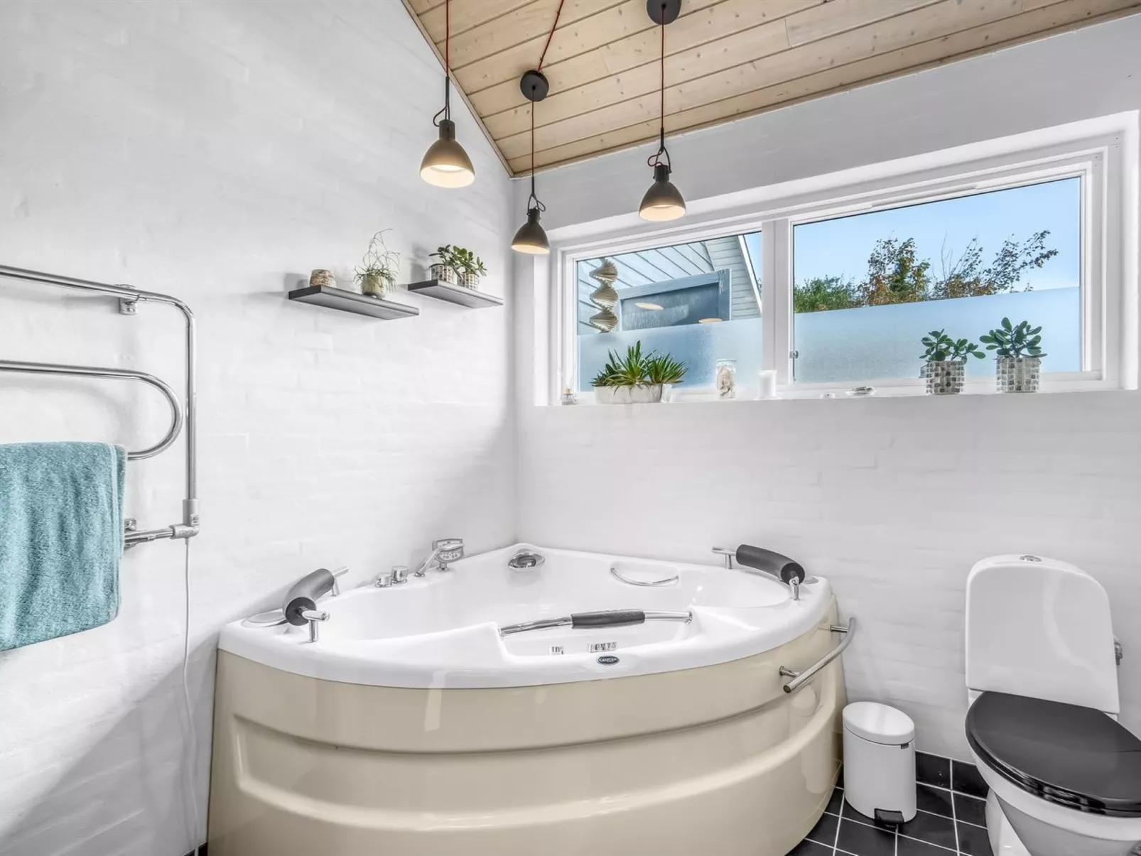 "Carlina" - 700m to the fjord-Inside