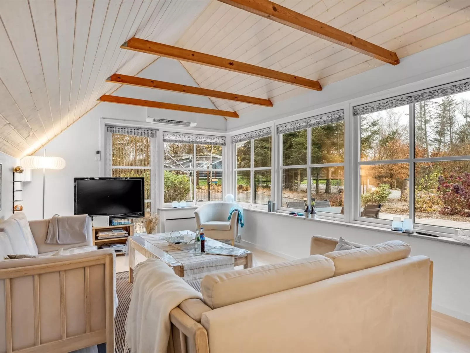 "Adisl" - 600m to the fjord-Drinnen