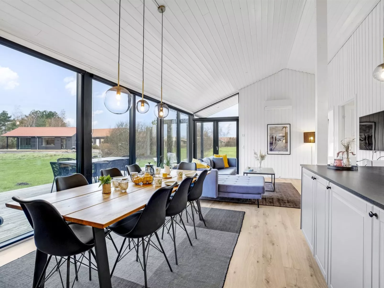 "Dyke" - 1.5km from the sea-Drinnen