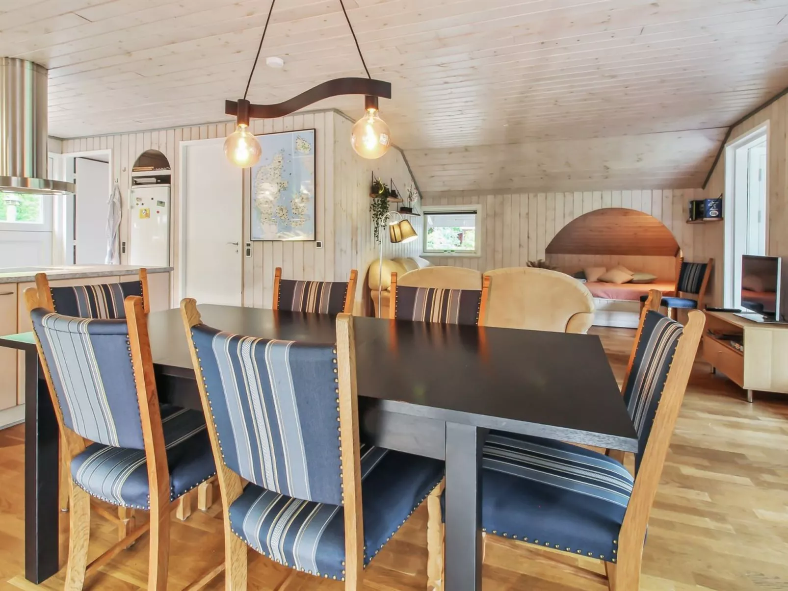 "Lenya" - 33km from the sea-Drinnen