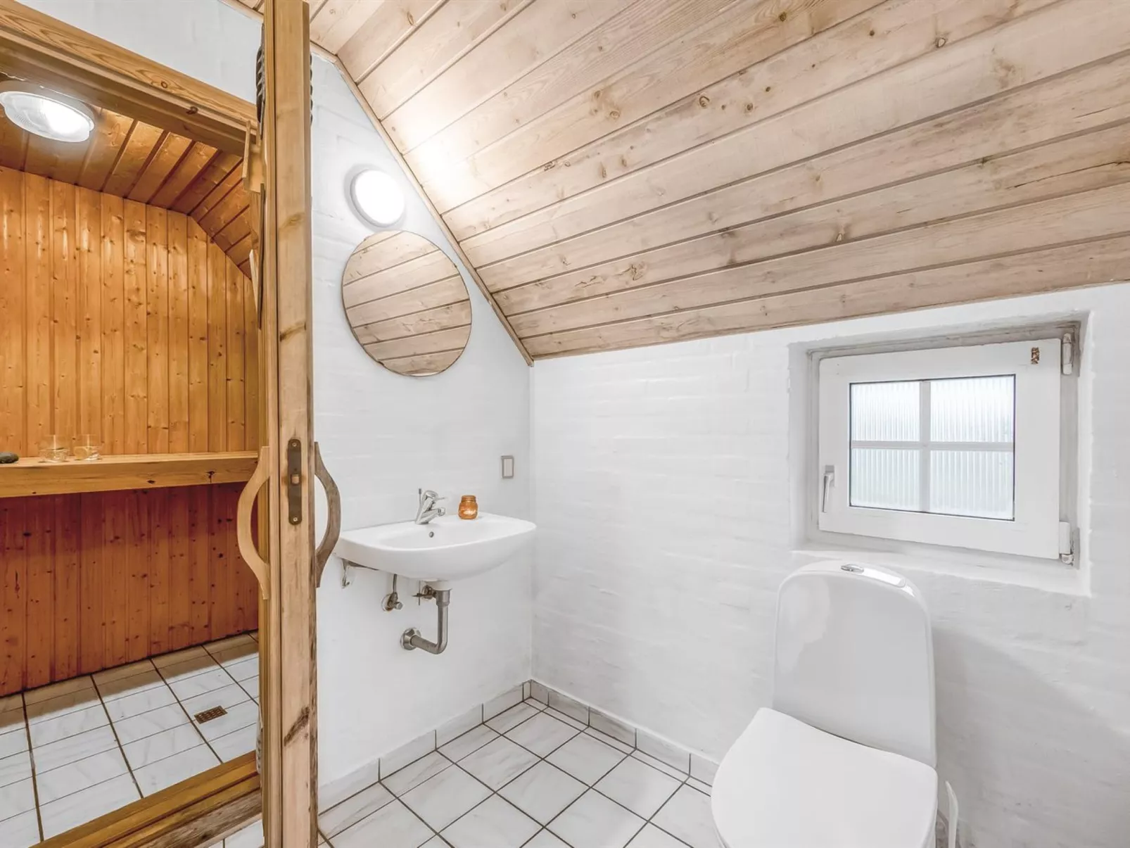 "Aagot" - 1.7km from the sea-Inside