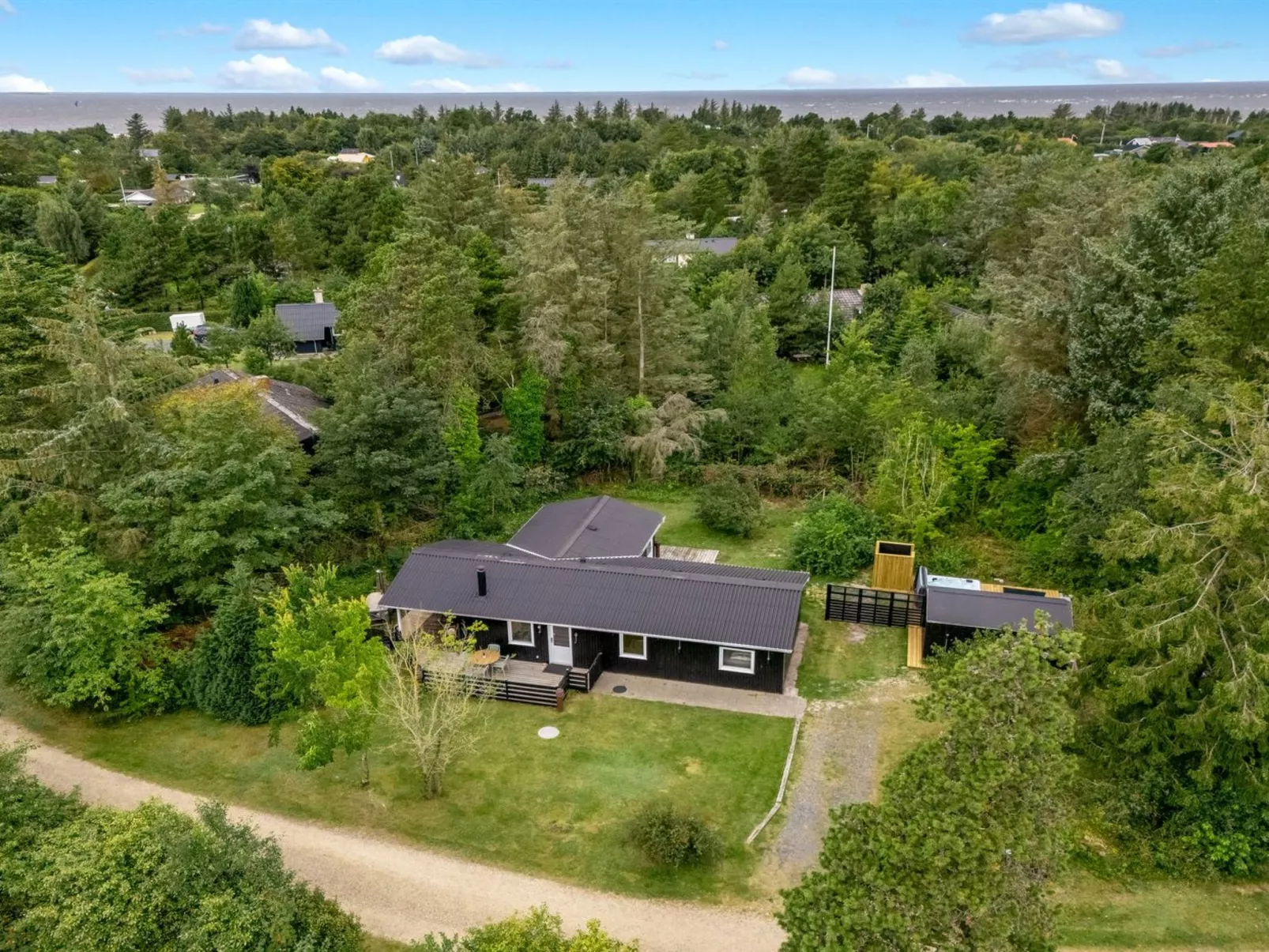 "Tiina" - 500m to the fjord-Outside