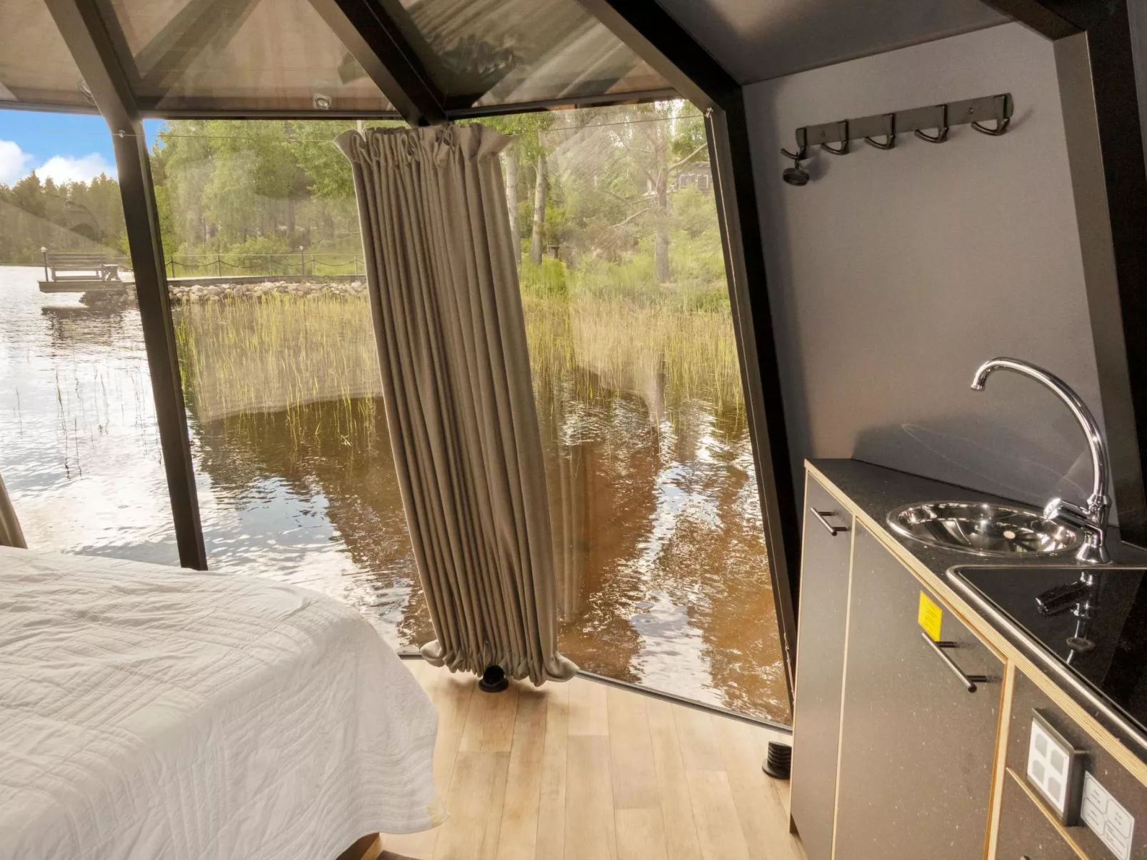 Lystikämän elämys-Inside