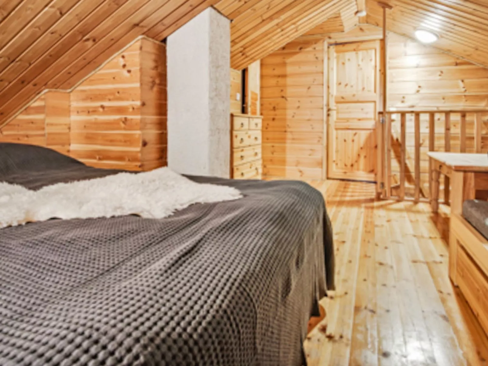 Joikupirtti b-Dedans