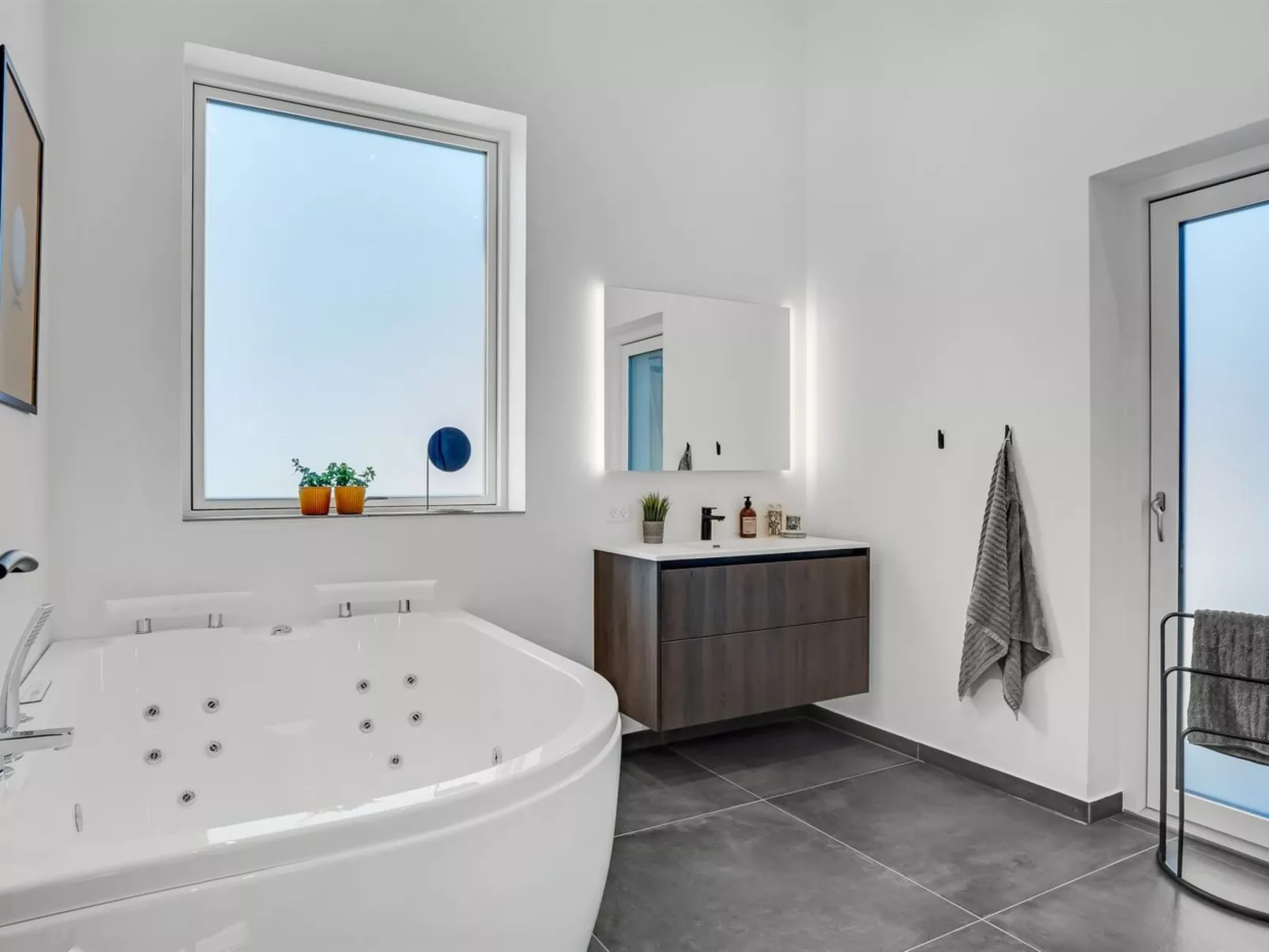 "Ilze" -  from the sea-Drinnen