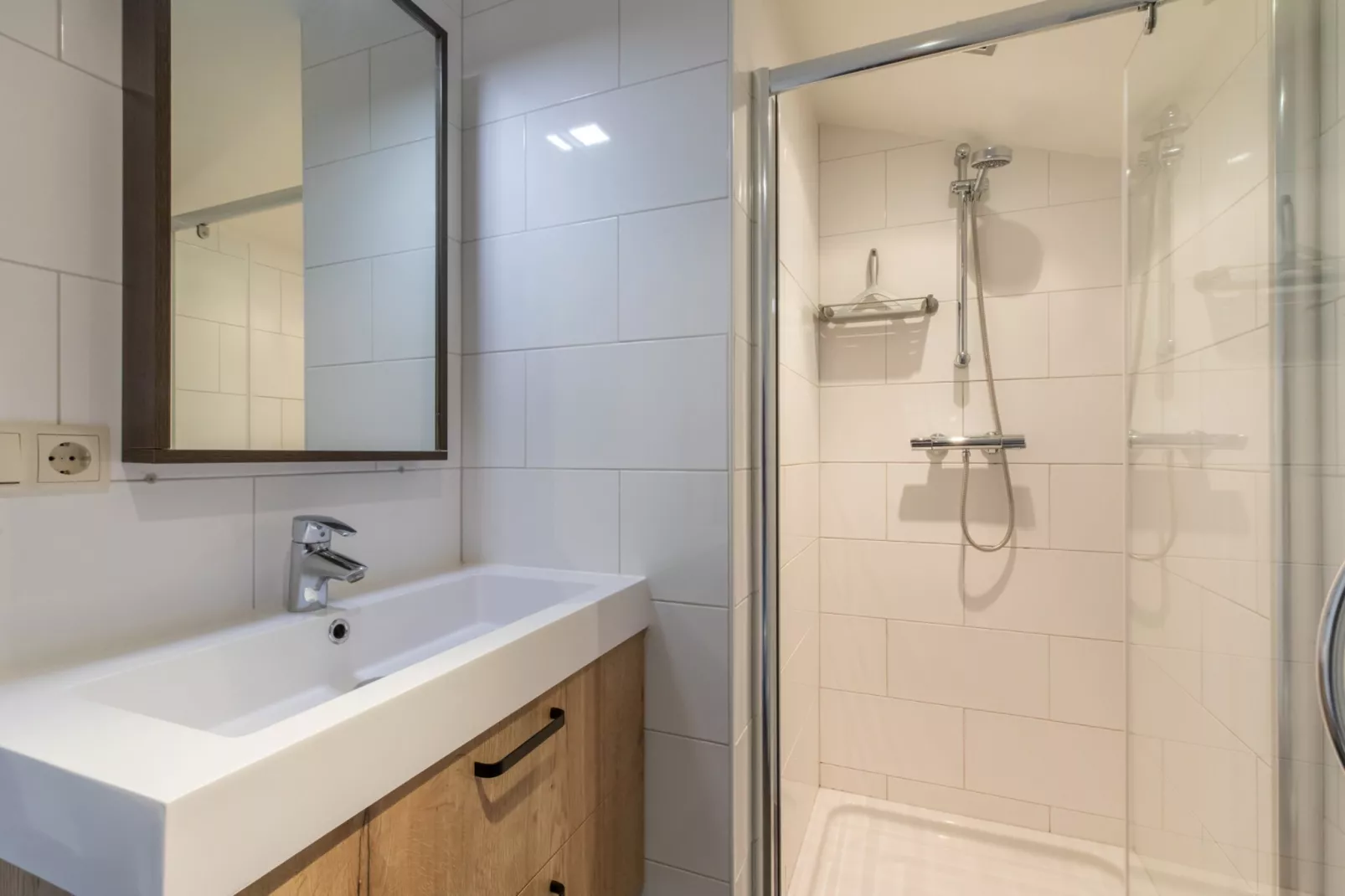 Overnachten in Zoutelande  Comfortabel Appartement Langstraat 5A-Bathroom