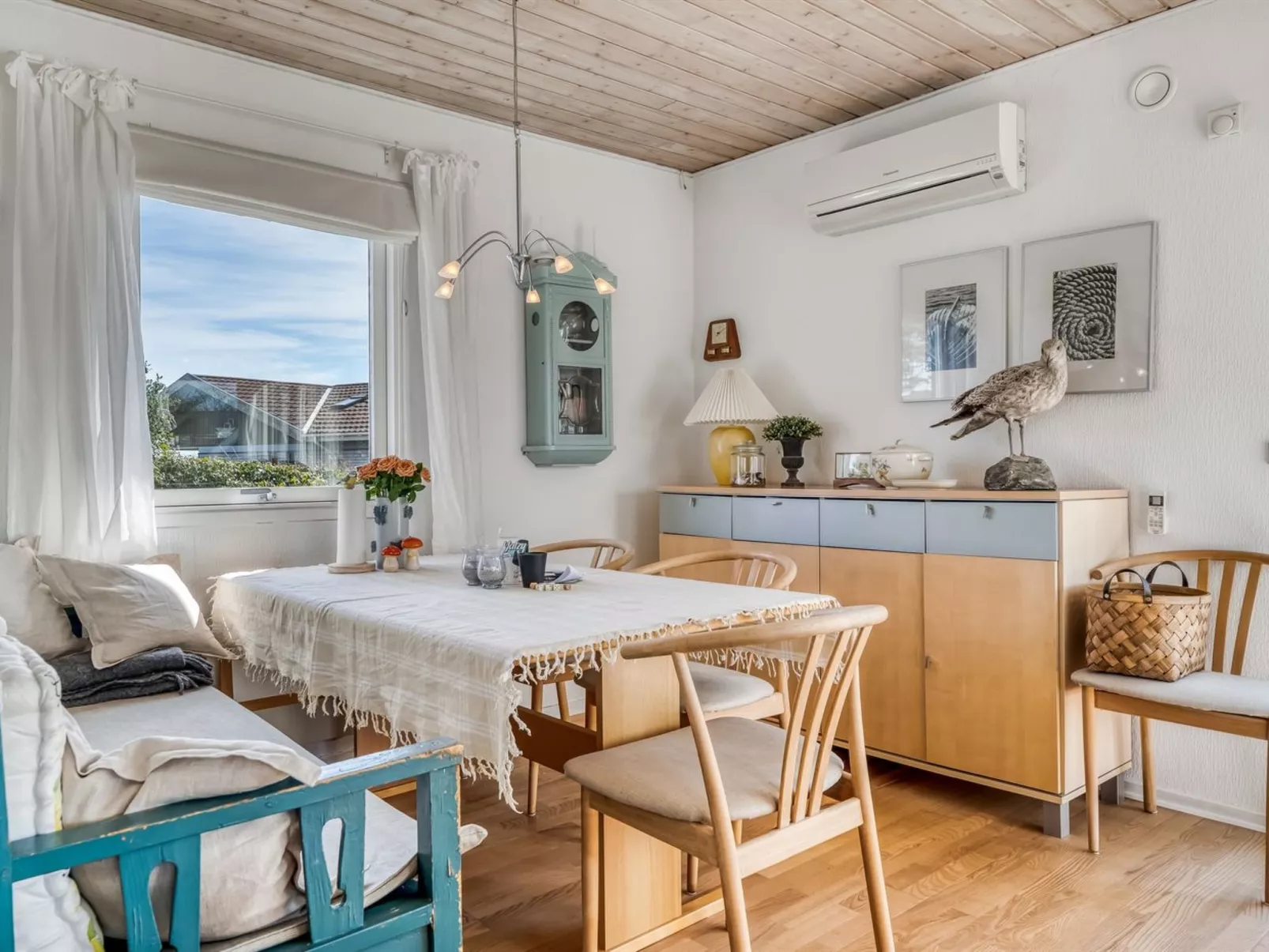 "Bara" -  from the sea-Drinnen