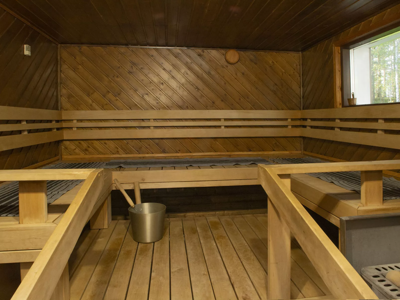 Päätalo, mökkilomat ja perhejuhlat-Dedans