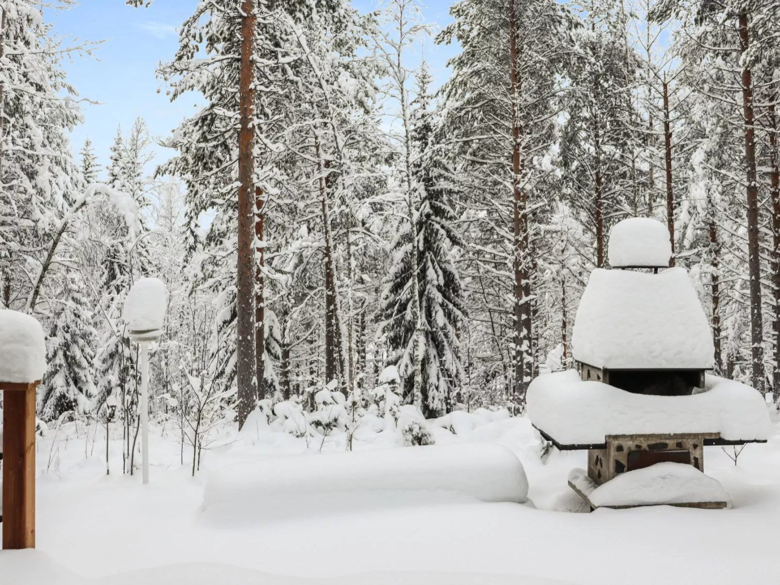 Hyrynpirtti mökki-Dedans