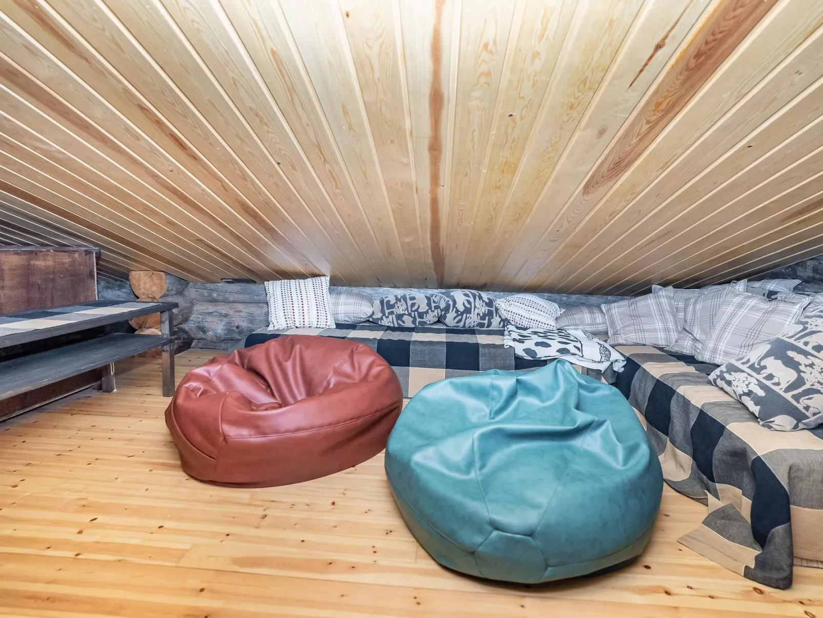 Ruka-rokova 2-Dedans