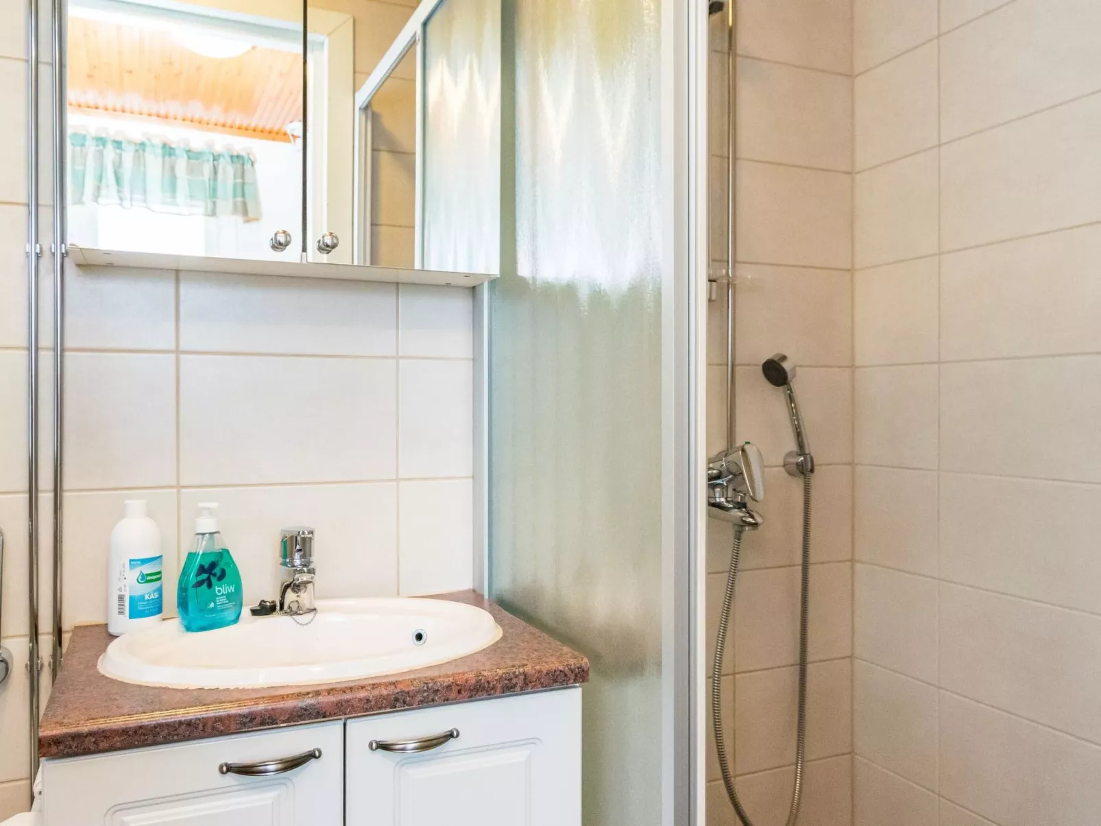 Wanha karminranta-Inside