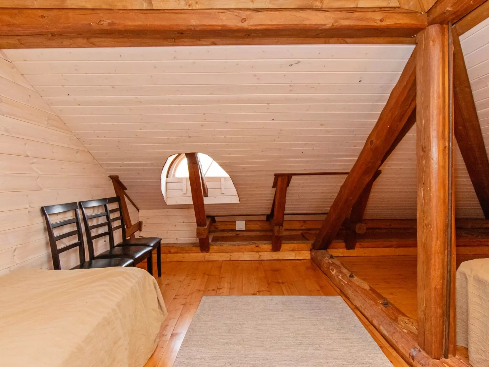 Kaislajärven huvila-Drinnen