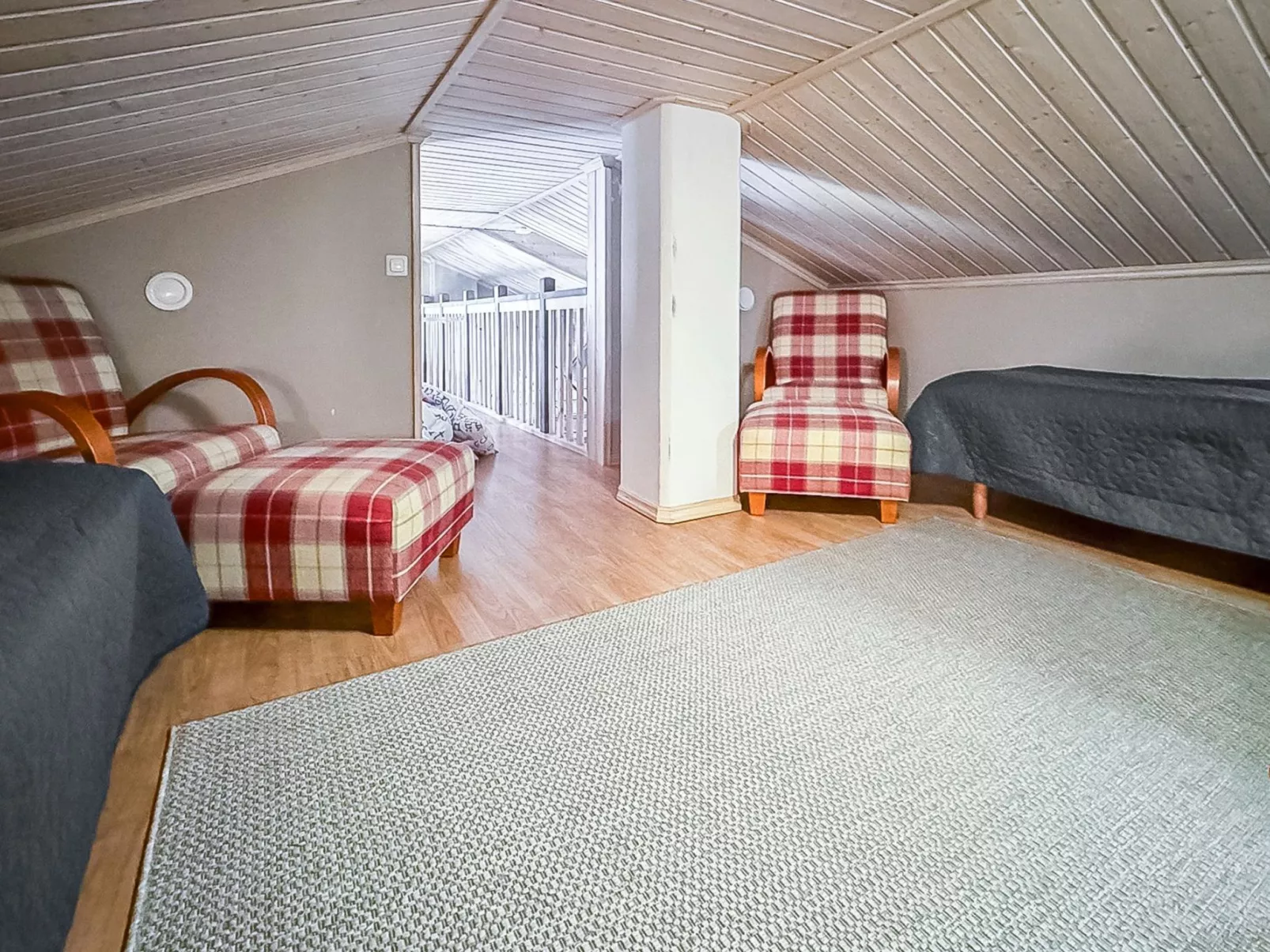 Villa taikavuosseli-Inside