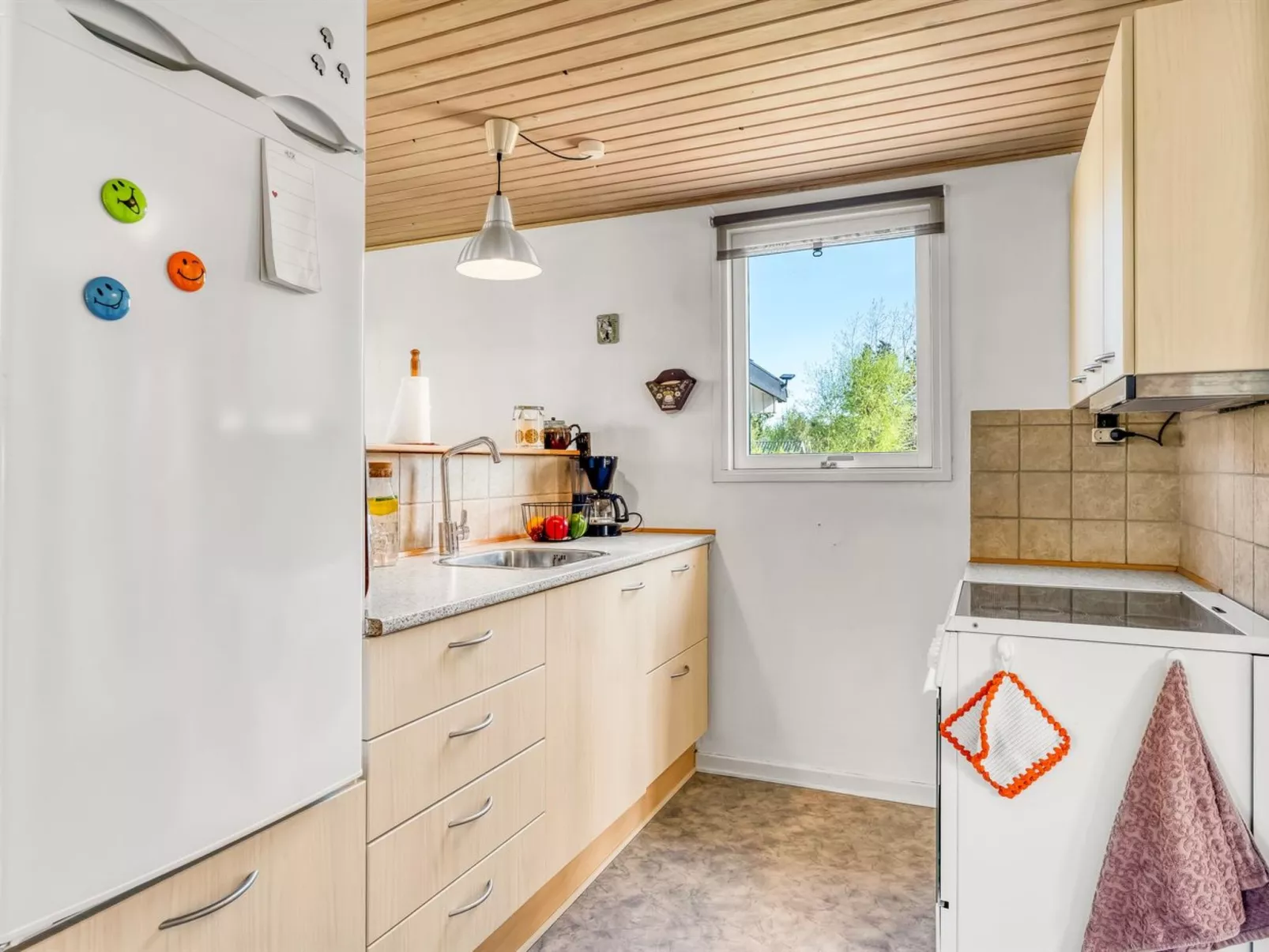 "Yaris" -  from the sea-Drinnen