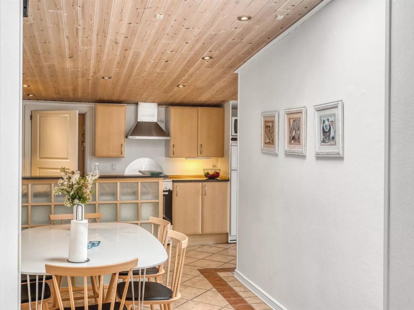 "Aku" - 700m from the sea-Dedans