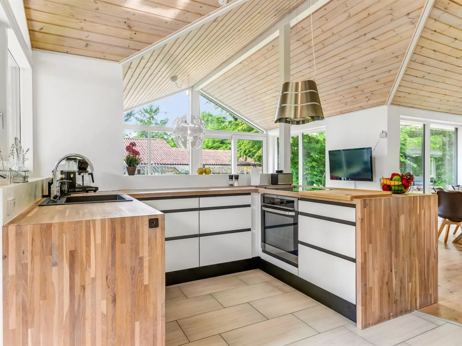 "Nanni" -  from the sea-Drinnen