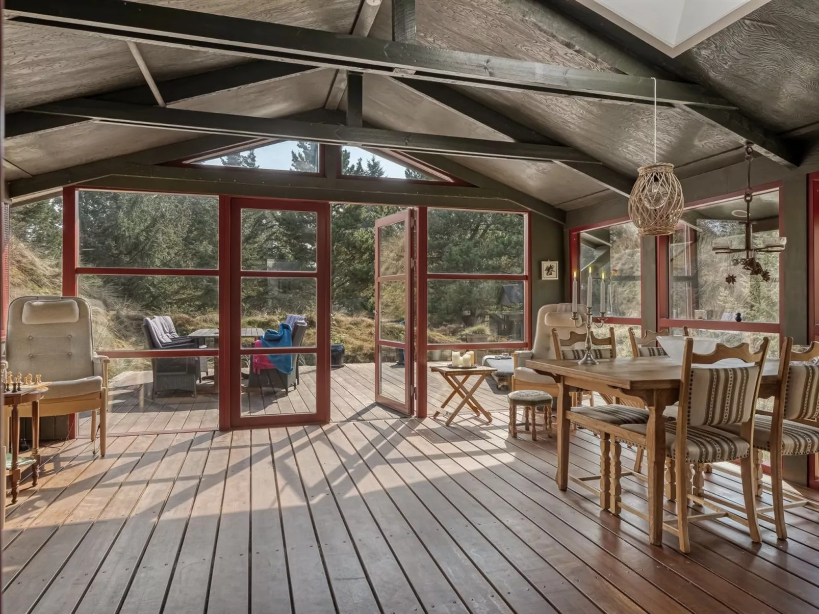 "Nimrod" - 800m from the sea-Dedans