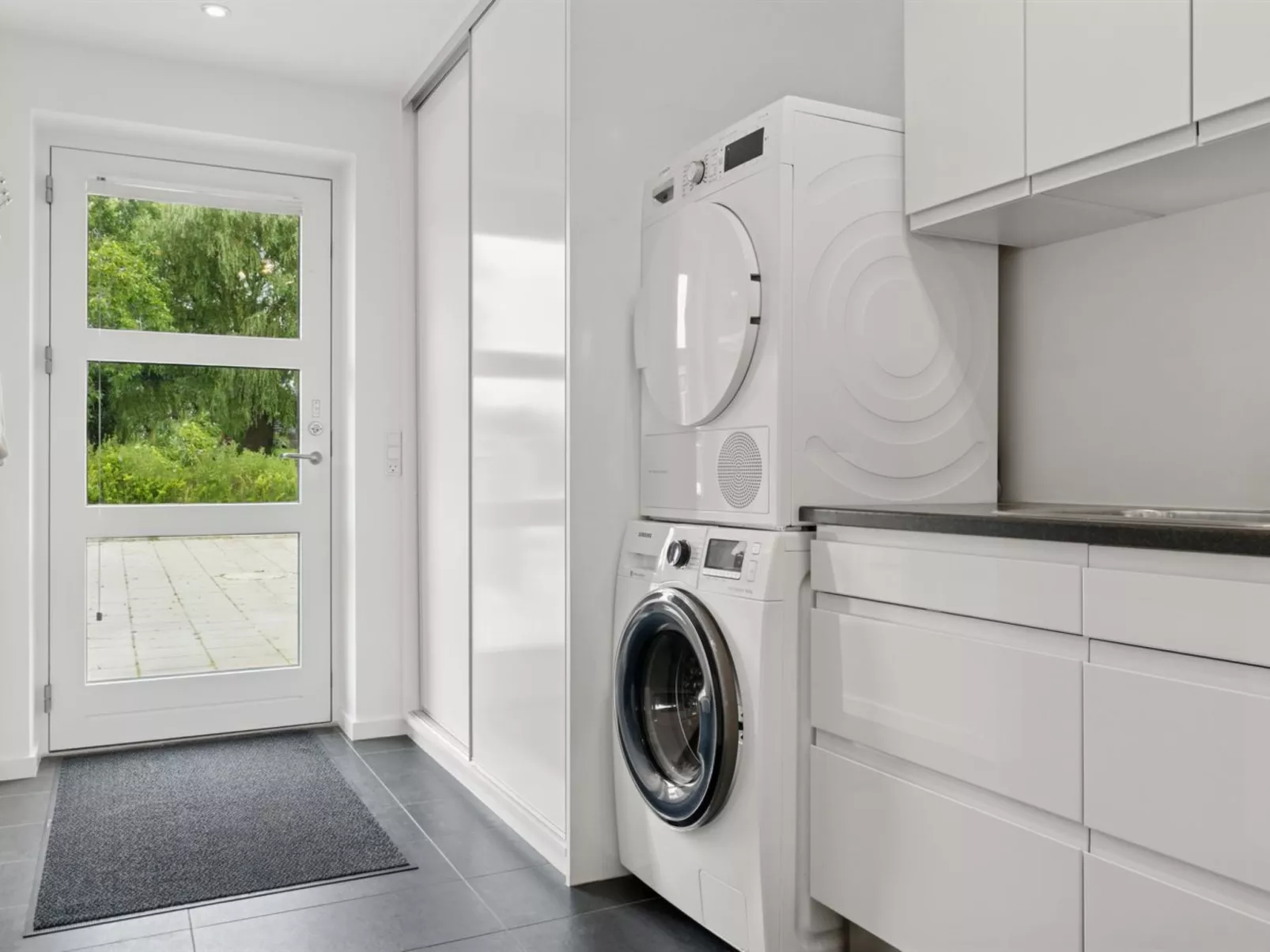 "Thyra" - 50m to the fjord-Drinnen