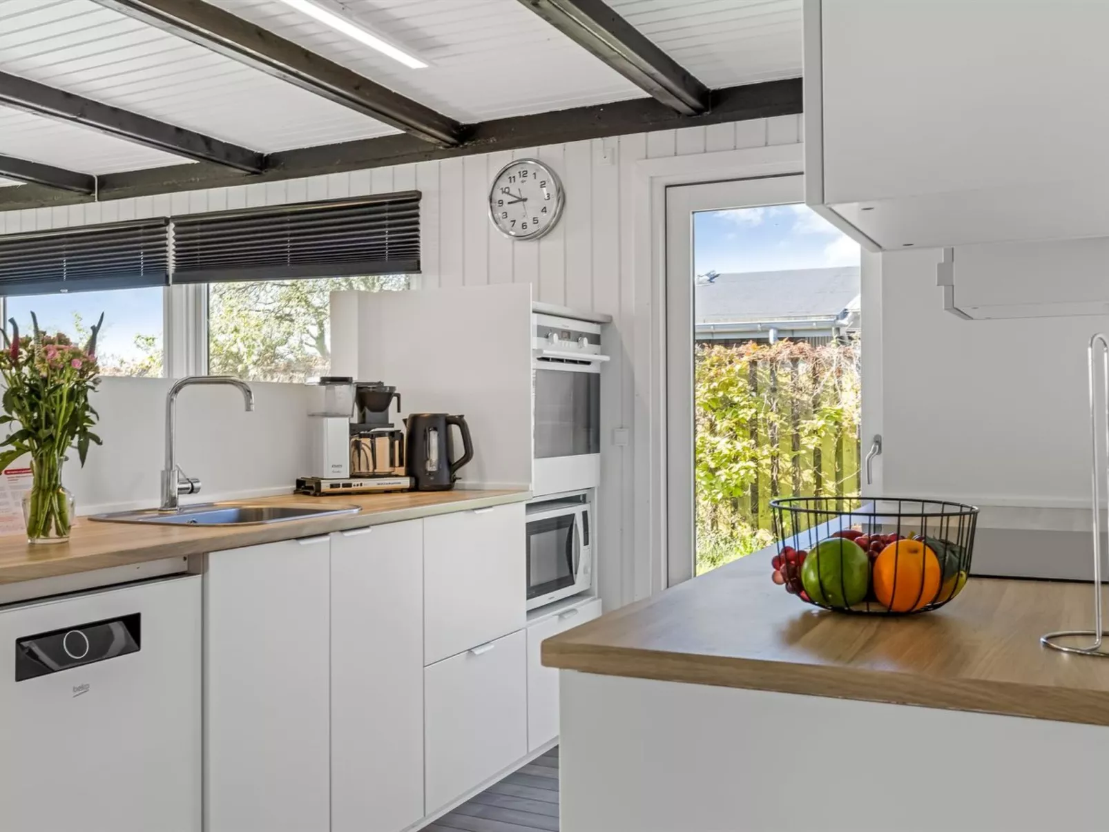 "Ørn" - 5m from the sea-Inside