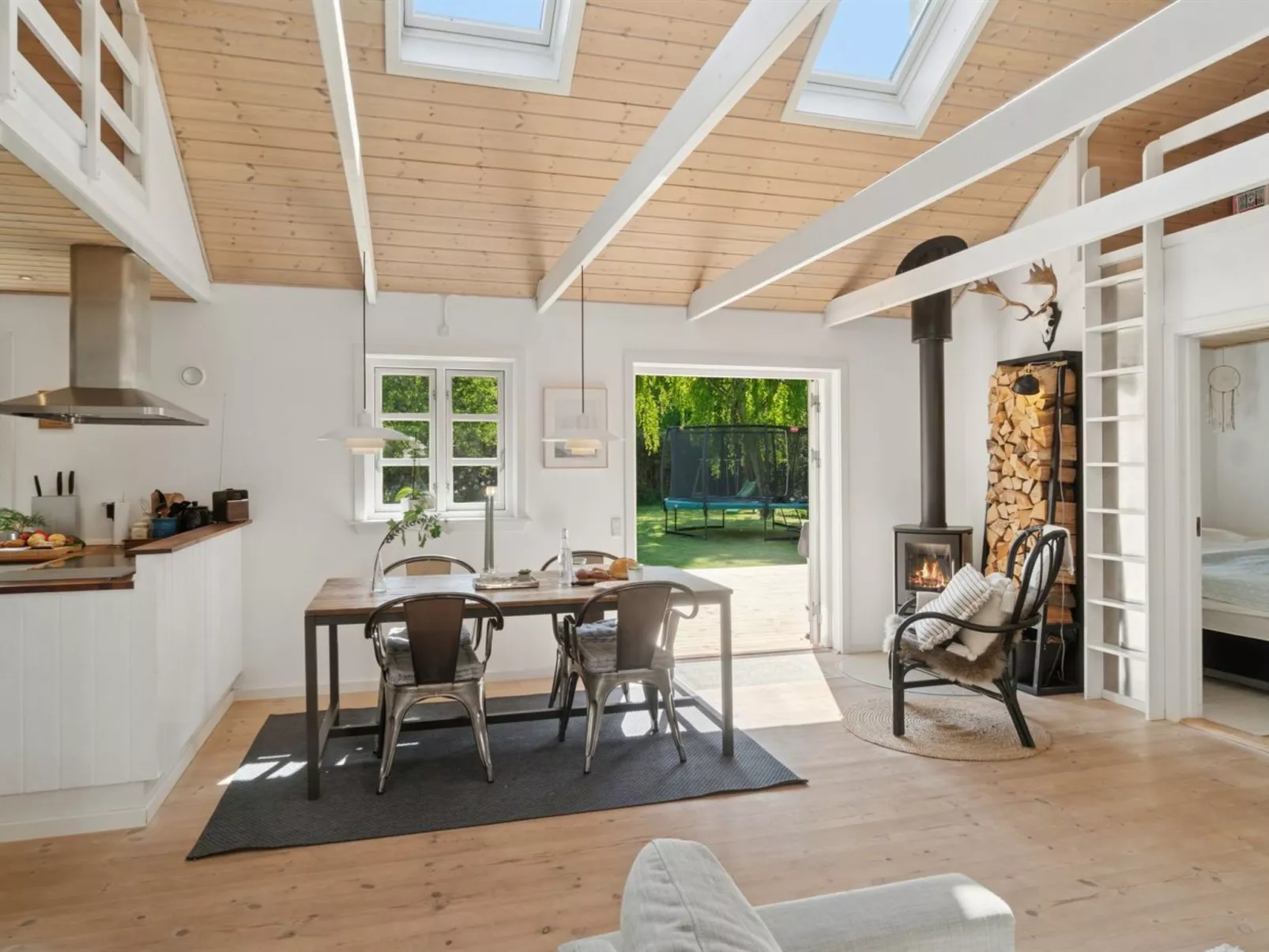 "Veljan" - 1.2km from the sea-Drinnen