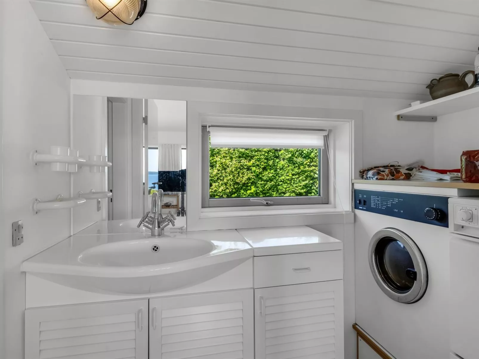 "Tobias" - 45m to the fjord-Drinnen