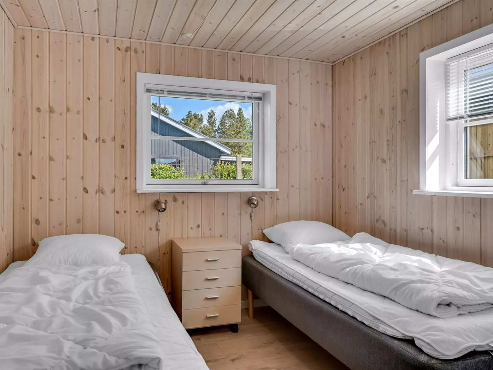 "Ebertine" - 740m to the fjord-Inside