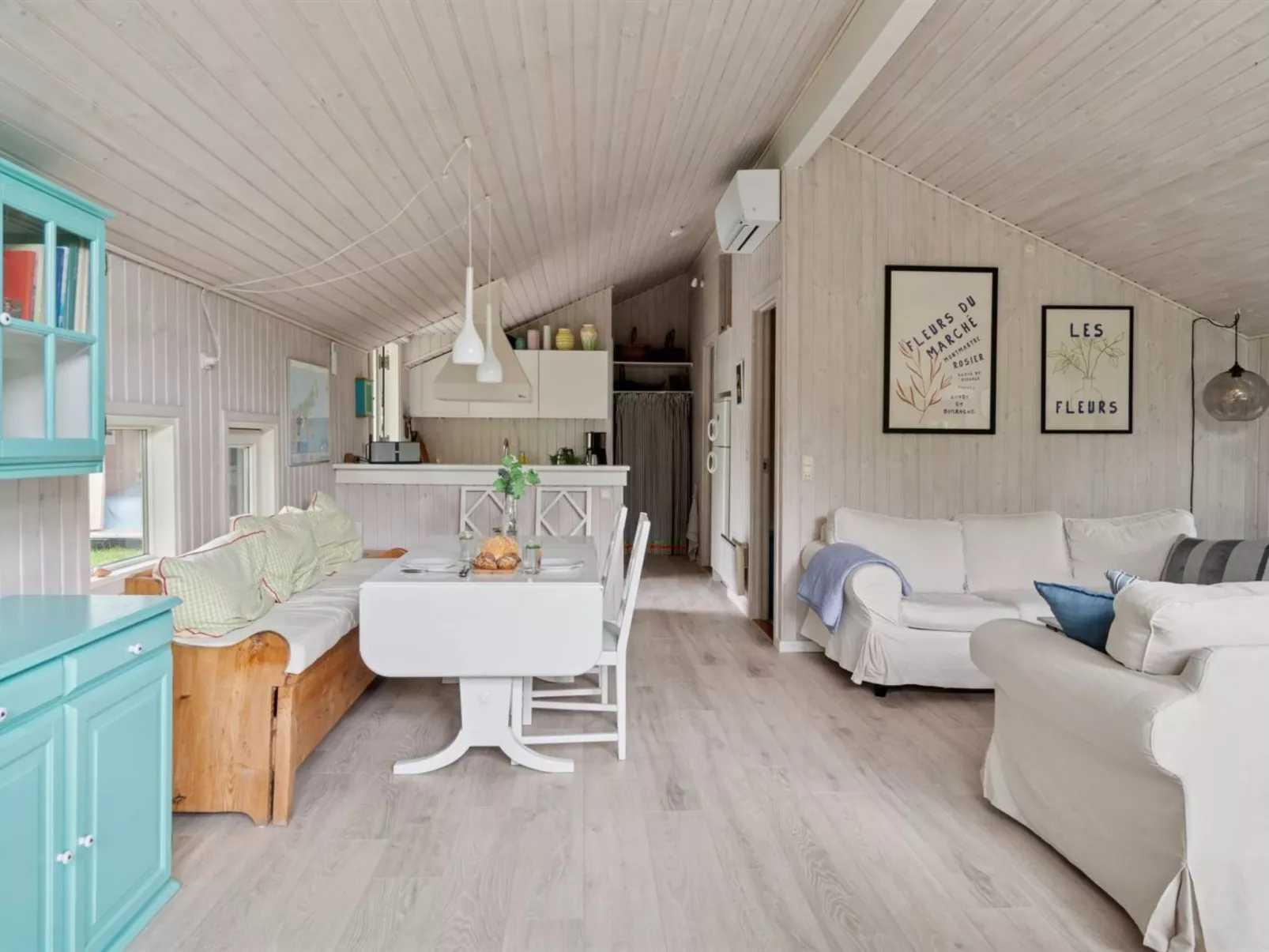 "Tekla" -  from the sea-Drinnen