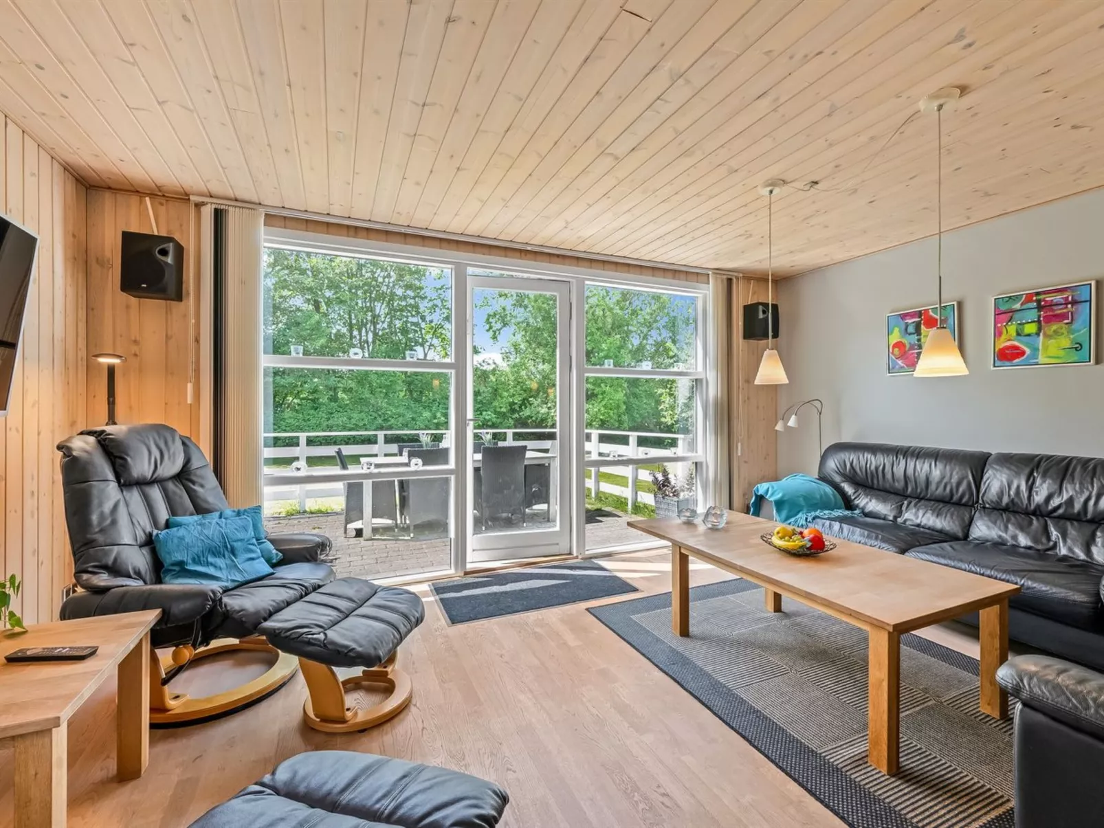 "Mina" - 600m to the fjord-Drinnen