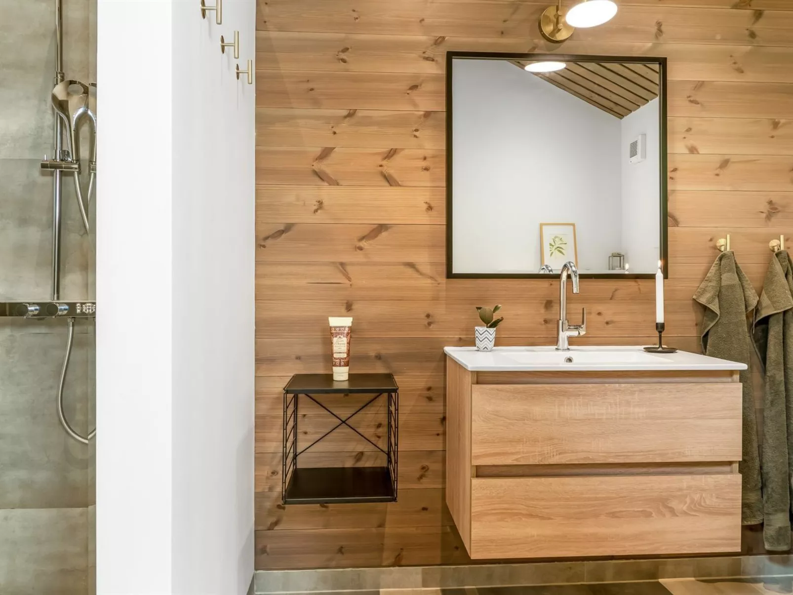 "Arbnora" -  from the sea-Dedans