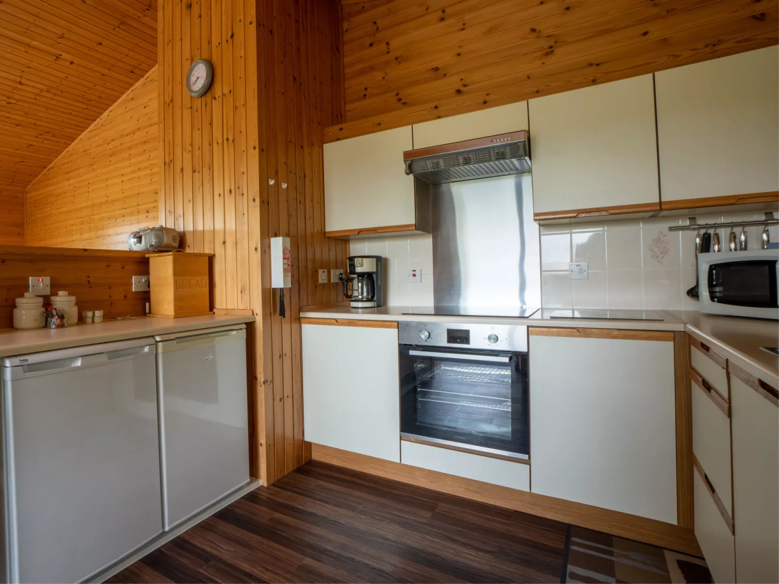 Achmony Byre-Dedans