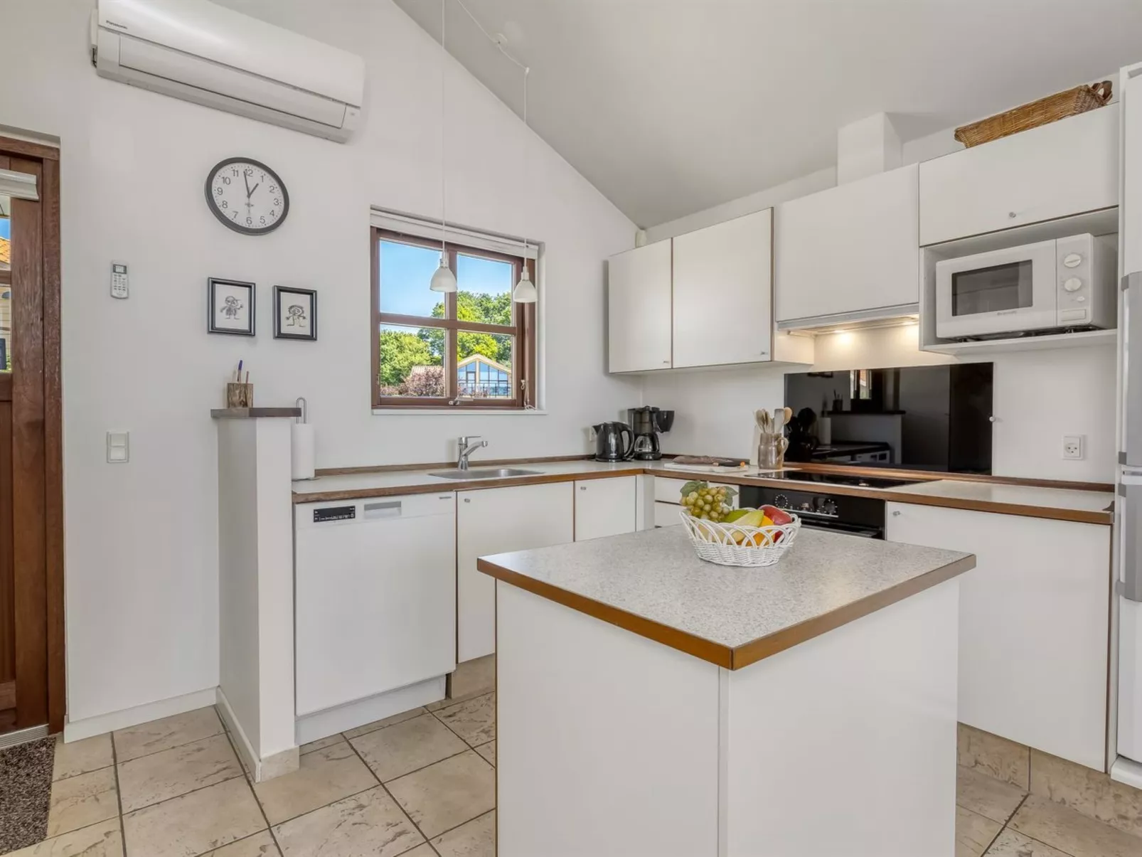 "Era" - 100m from the sea-Inside