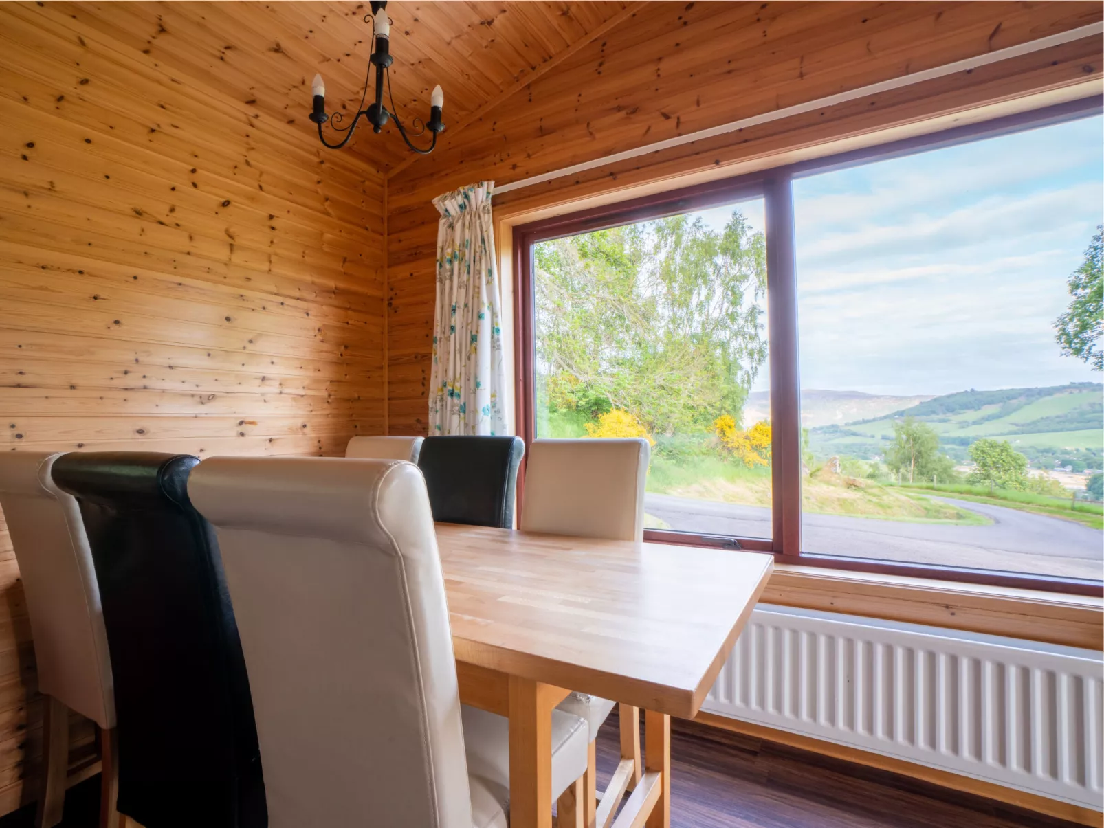 Achmony Byre-Dedans