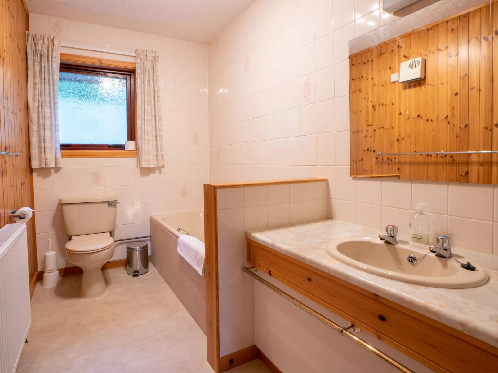 Achmony Byre-Dedans